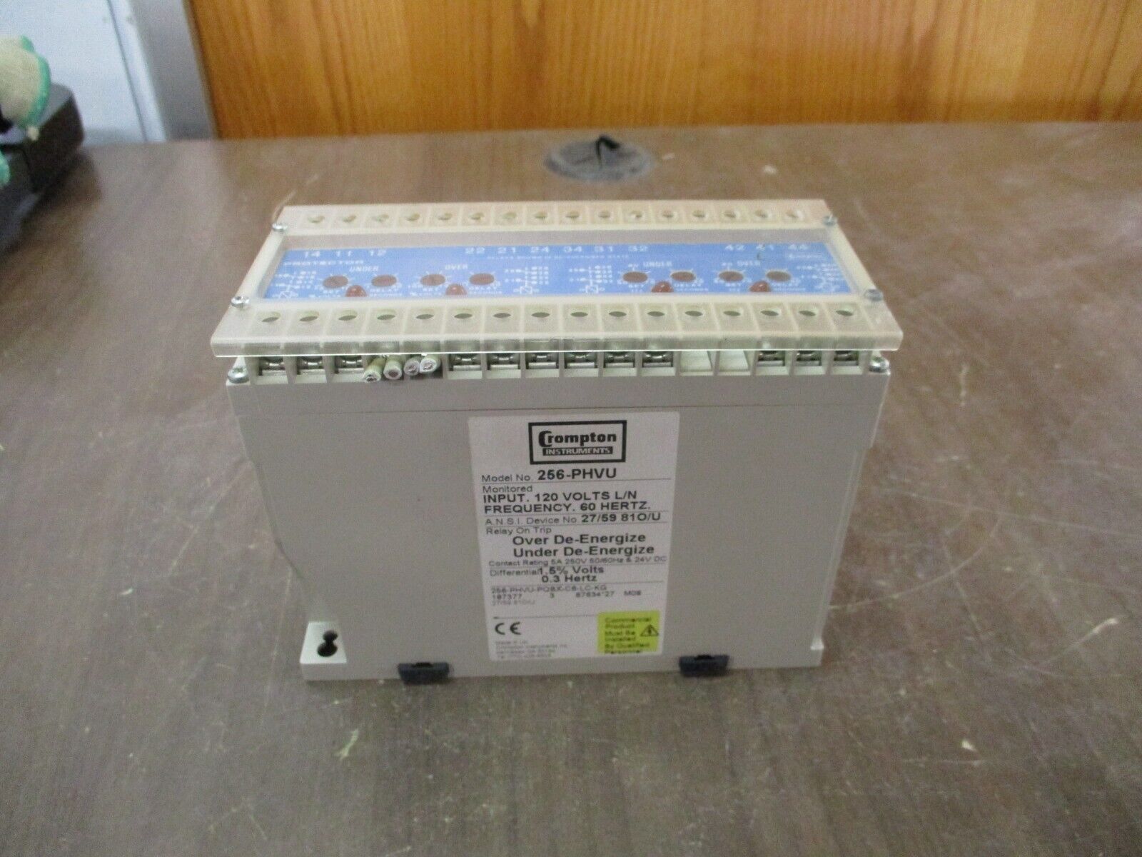 Crompton Protector Relay 256-PHVU-PQBX-66-LC-KG 120V 60Hz *Chipped Mounting Leg*