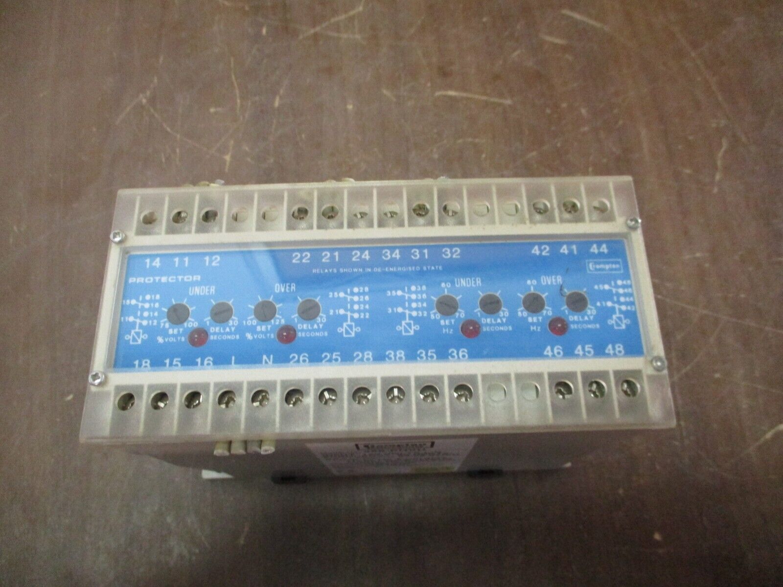 Crompton Protector Relay 256-PHVU-PQBX-66-LC-KG 120V 60Hz *Chipped Mounting Leg*