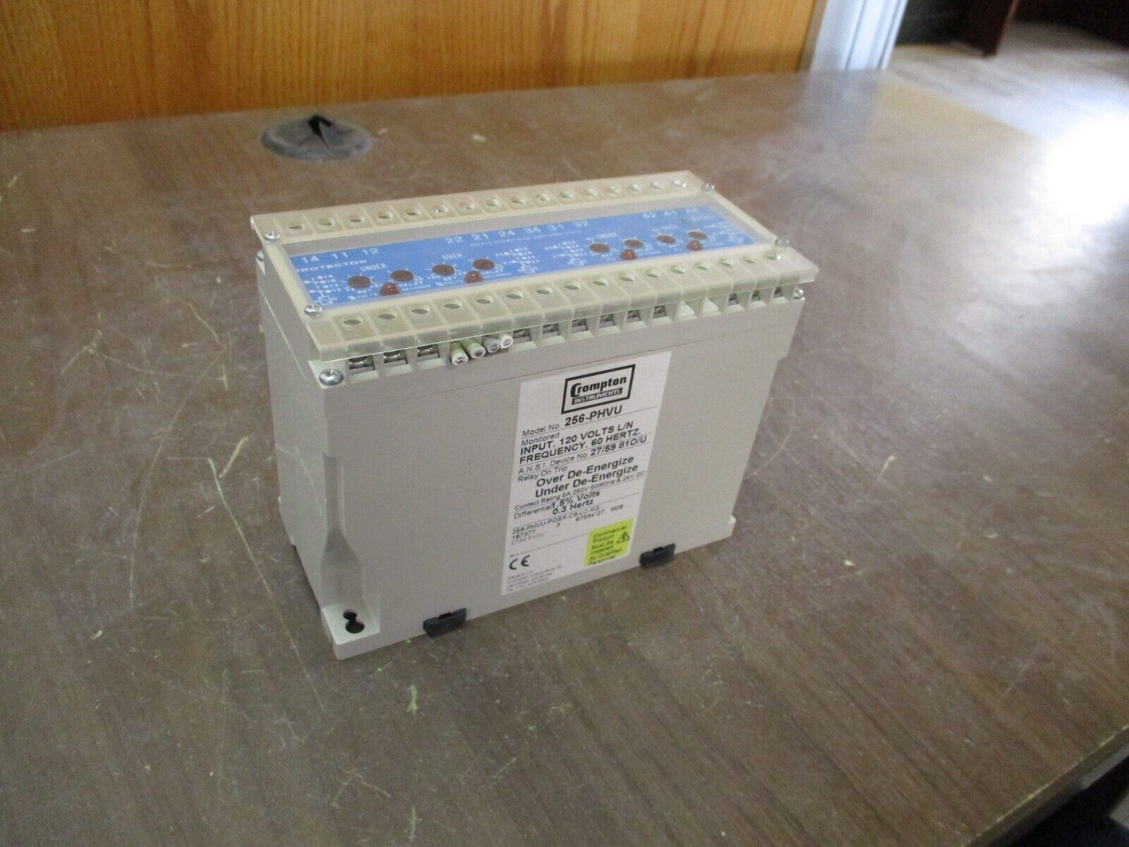 Crompton Protector Relay 256-PHVU-PQBX-66-LC-KG 120V 60Hz *Chipped Mounting Leg*