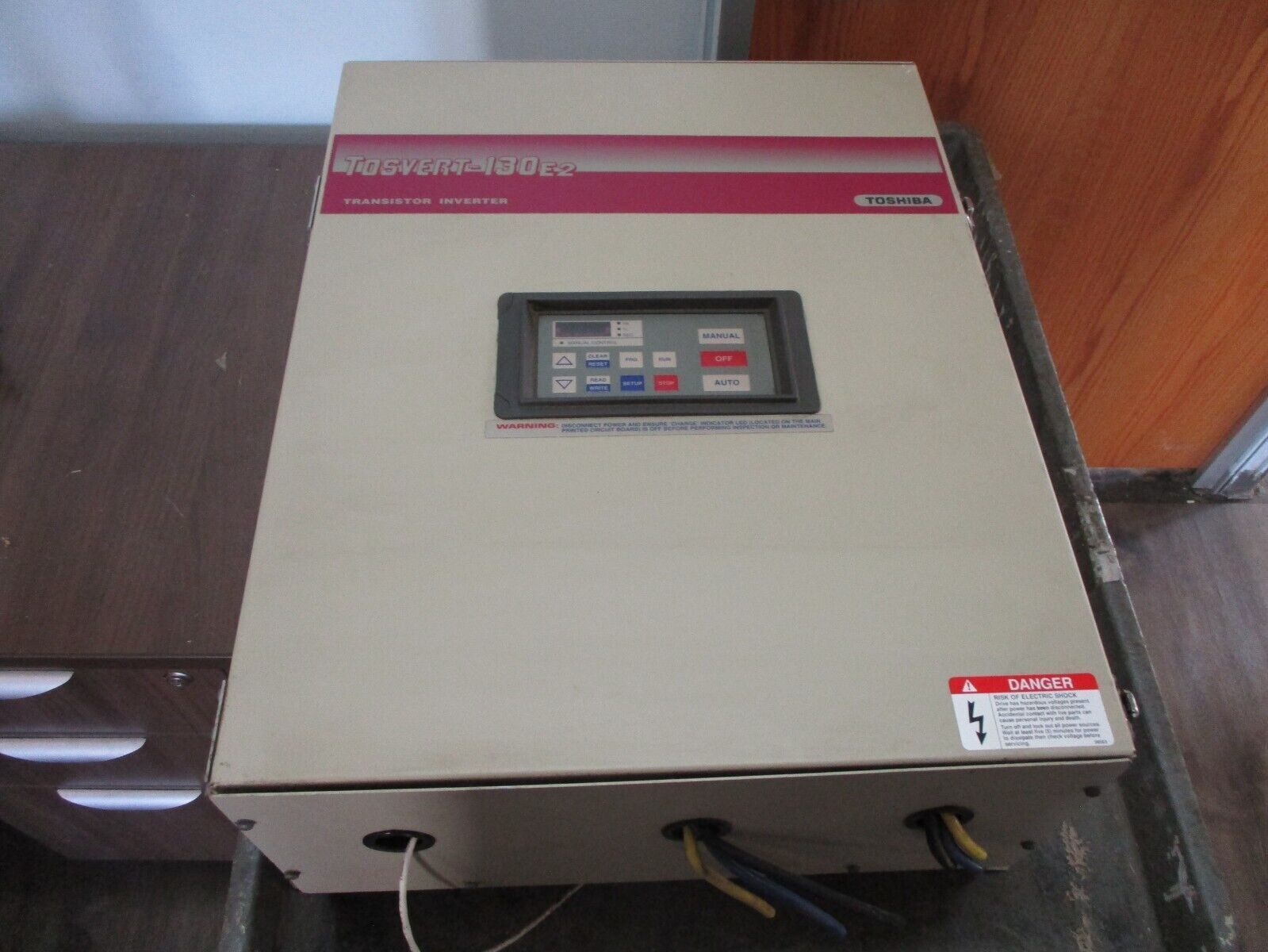 Toshiba Tosvert-130E2 AC Drive VT130E2U4220 20HP 3Ph *Cracked Cover* Used