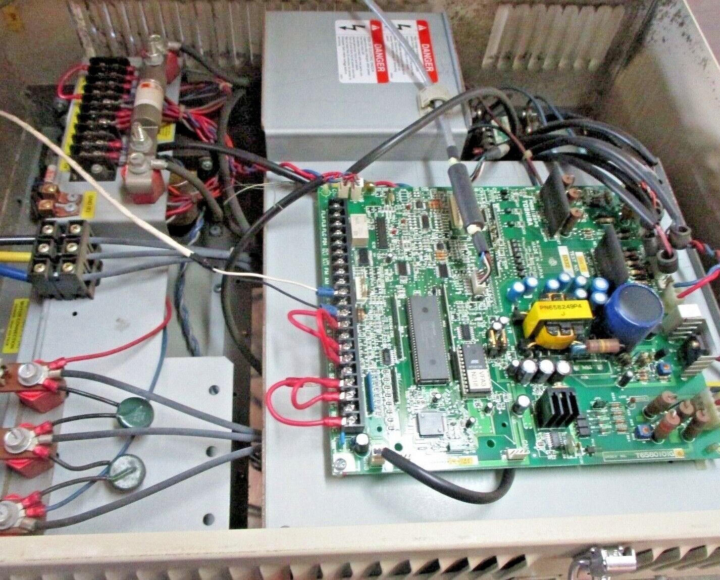 Toshiba Tosvert-130E2 AC Drive VT130E2U4220 20HP 3Ph *Cracked Cover* Used