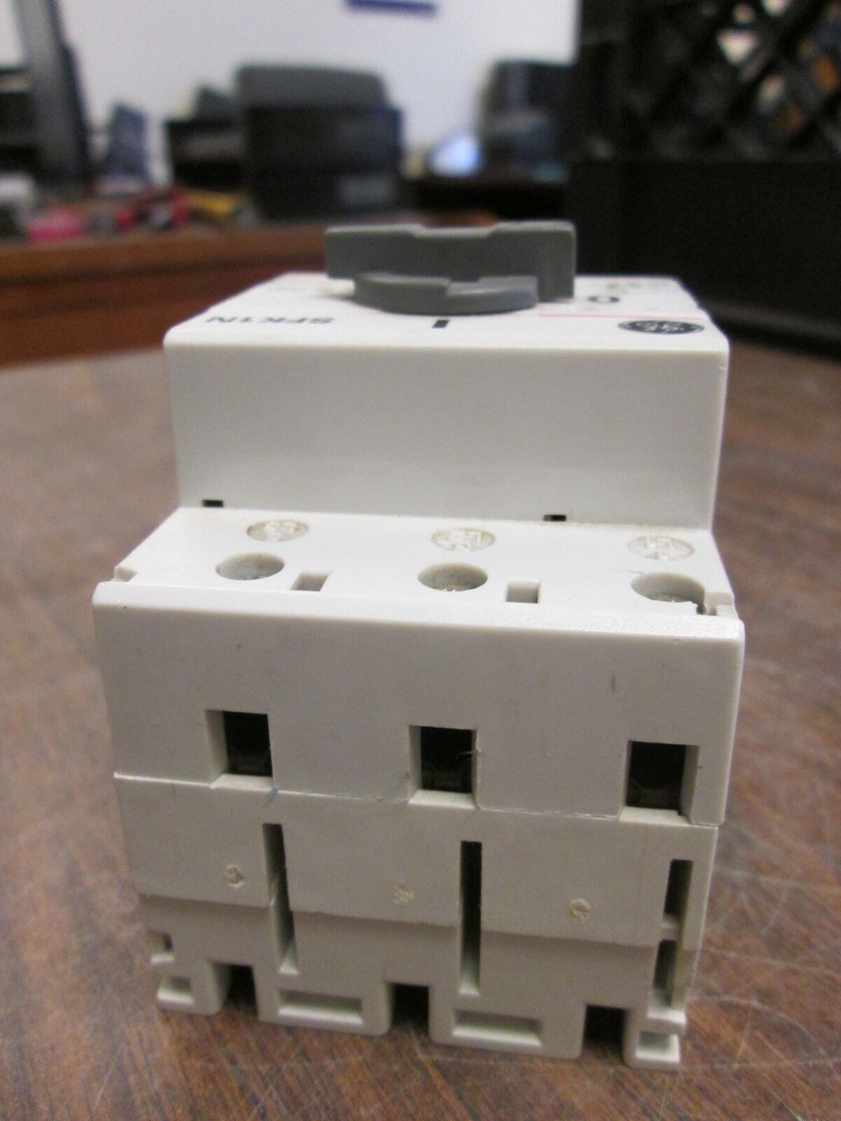 GE Manual Motor Starter SFK1N Range: 9-12.5A Used