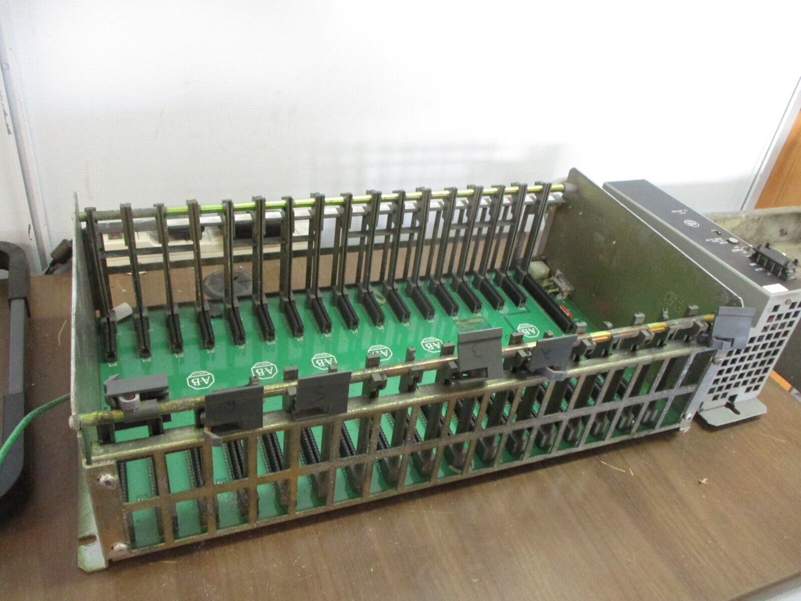 Allen-Bradley I/O Chassis w/ Power Supply 1771-A4B / 17771-P7 16-Slot Used