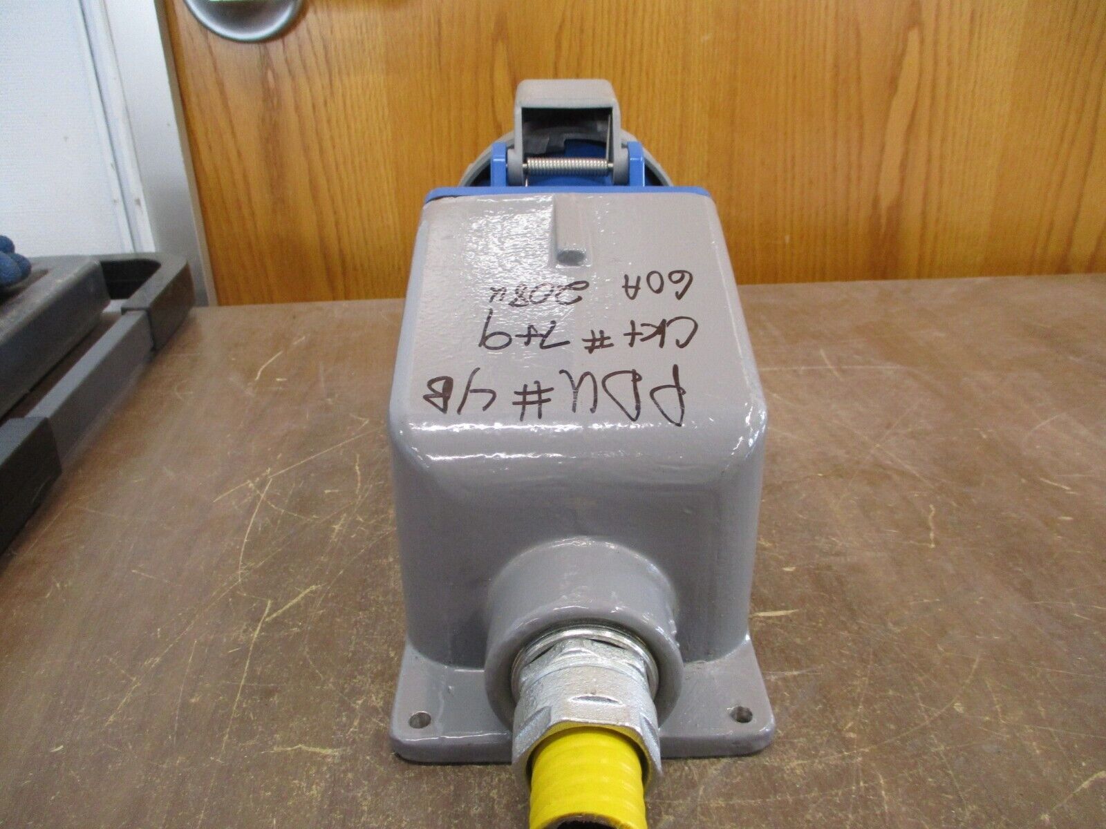 Hubbell Receptacle w/ Base 360R6W 60A 250V *Missing (2) Screws* Used