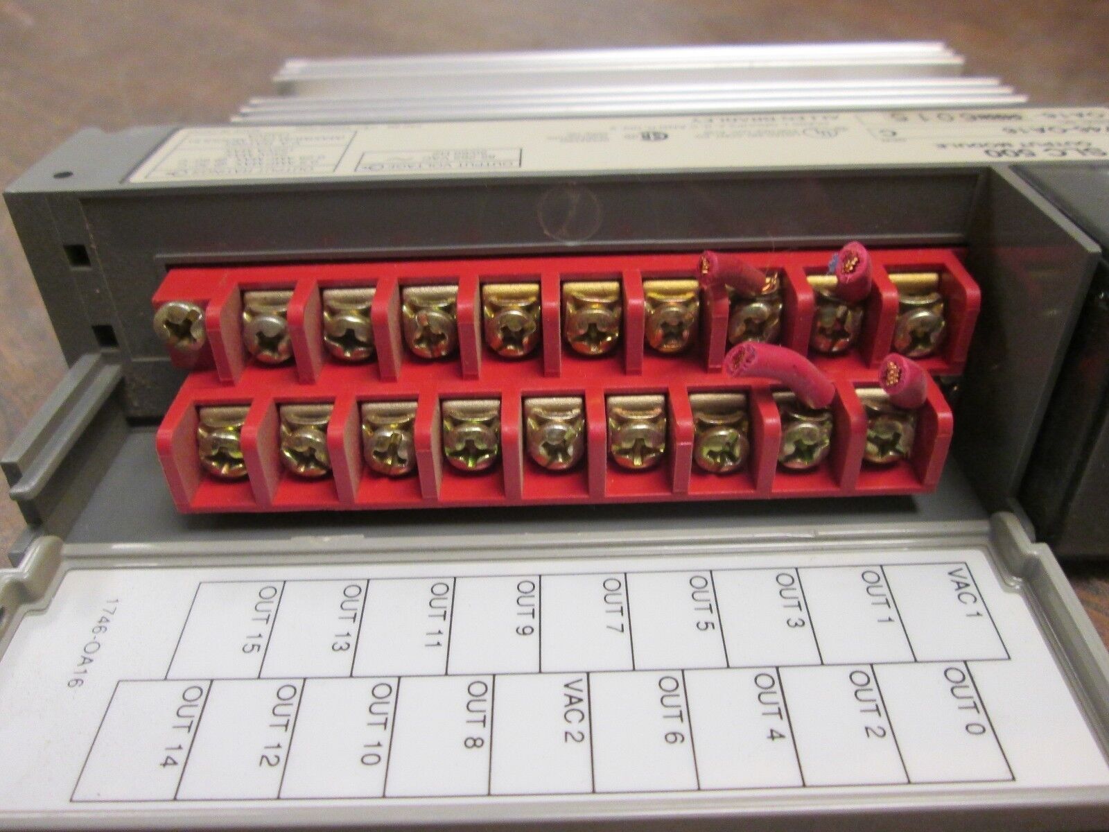 Allen-Bradley SLC 500 Output Module 1746-OA16 Ser C 85-265V 50/60Hz Used