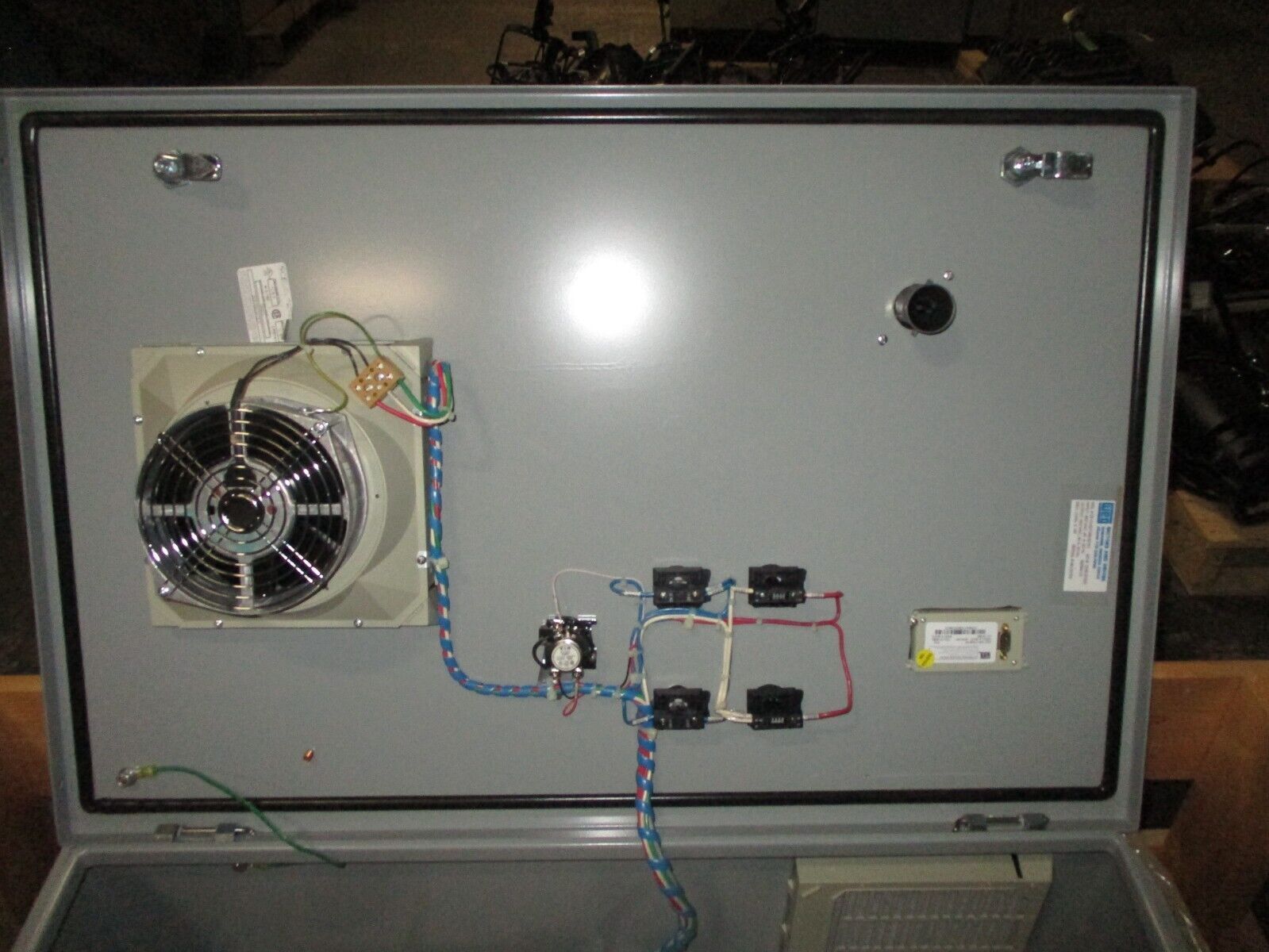 WEG AC Drive CF-CUSTOM-00161 2HP Input: 460VAC 60Hz 40A Output: 460VAC 40A 60Hz