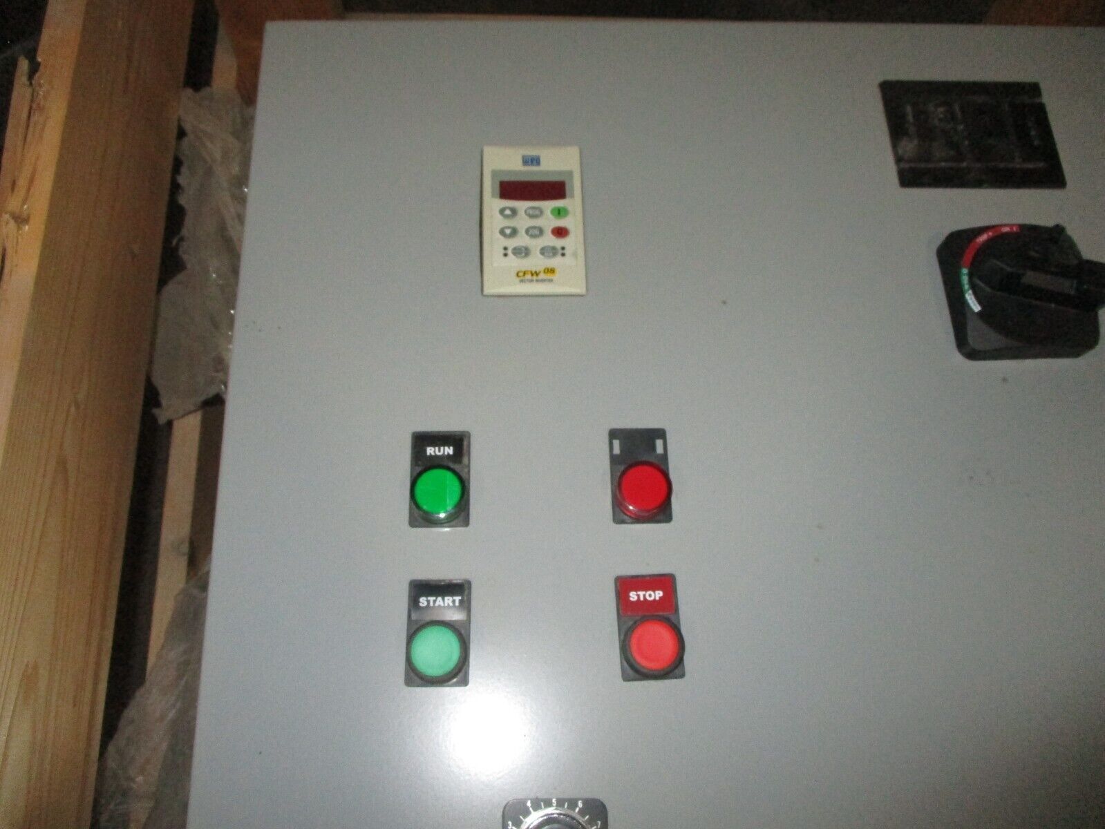 WEG AC Drive CF-CUSTOM-00161 2HP Input: 460VAC 60Hz 40A Output: 460VAC 40A 60Hz