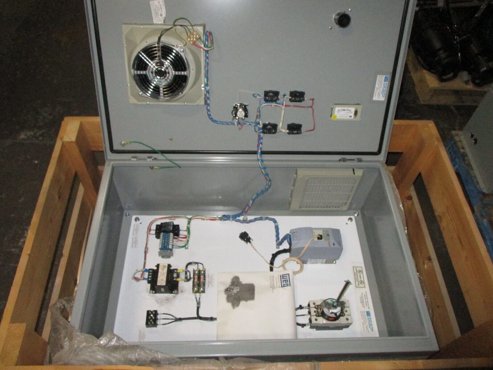 WEG AC Drive CF-CUSTOM-00161 2HP Input: 460VAC 60Hz 40A Output: 460VAC 40A 60Hz