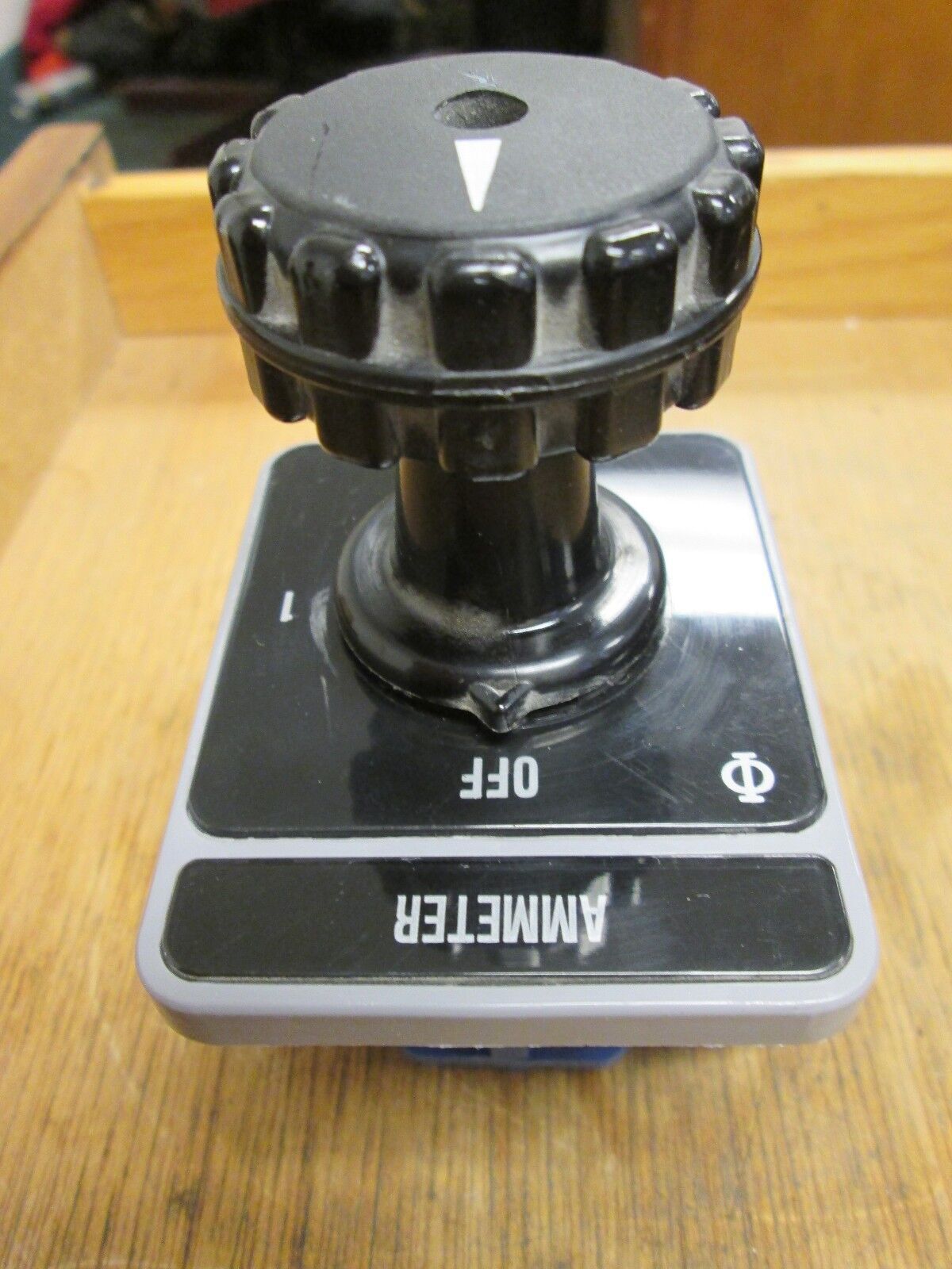 Kraus & Naimer Ammeter Switch A11 A048 4-position 10A 600VAC Used