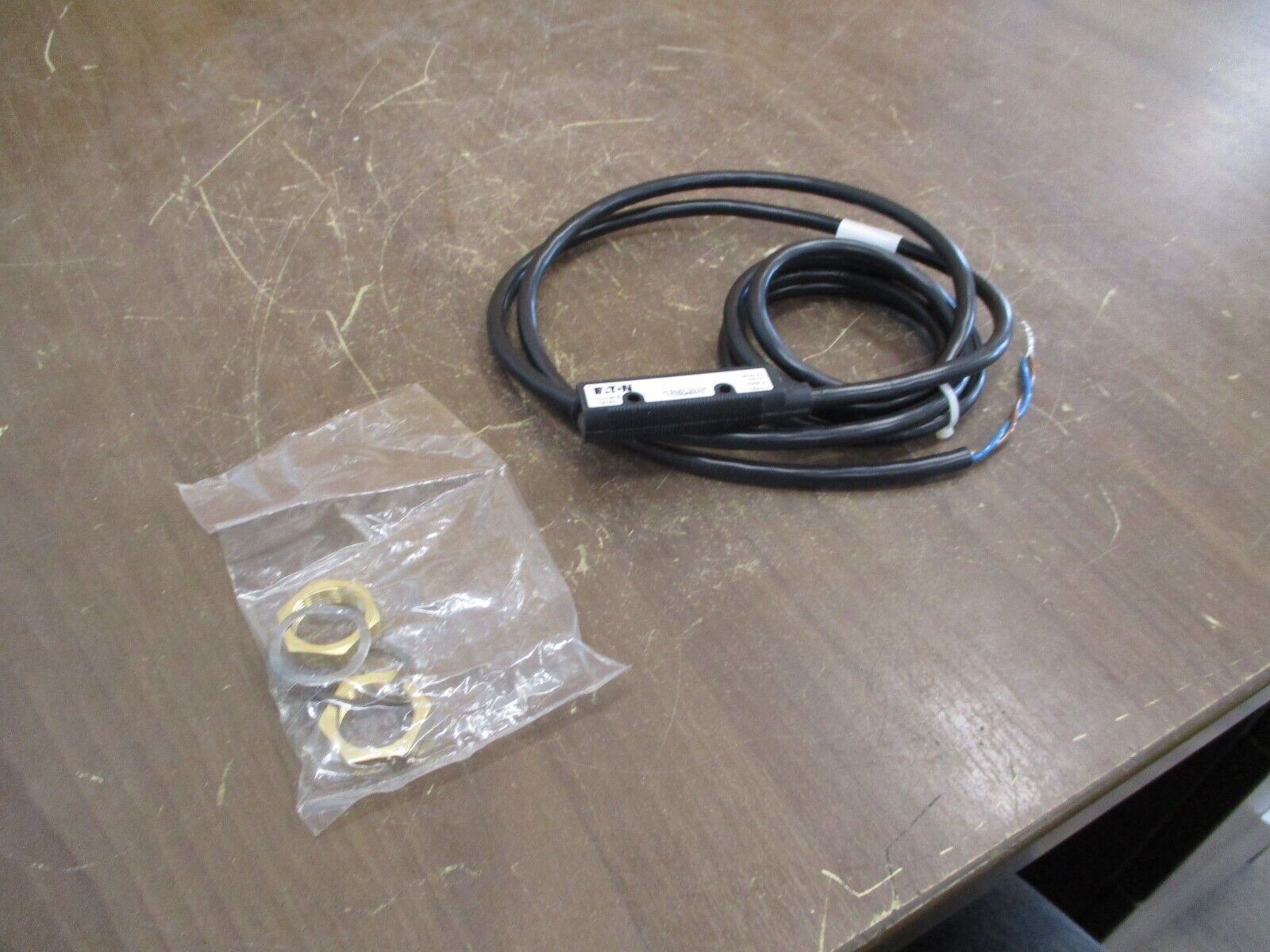 Eaton Photoelectric Sensor 11100A6513 Tubular Housing 2m Cable New Surplus
