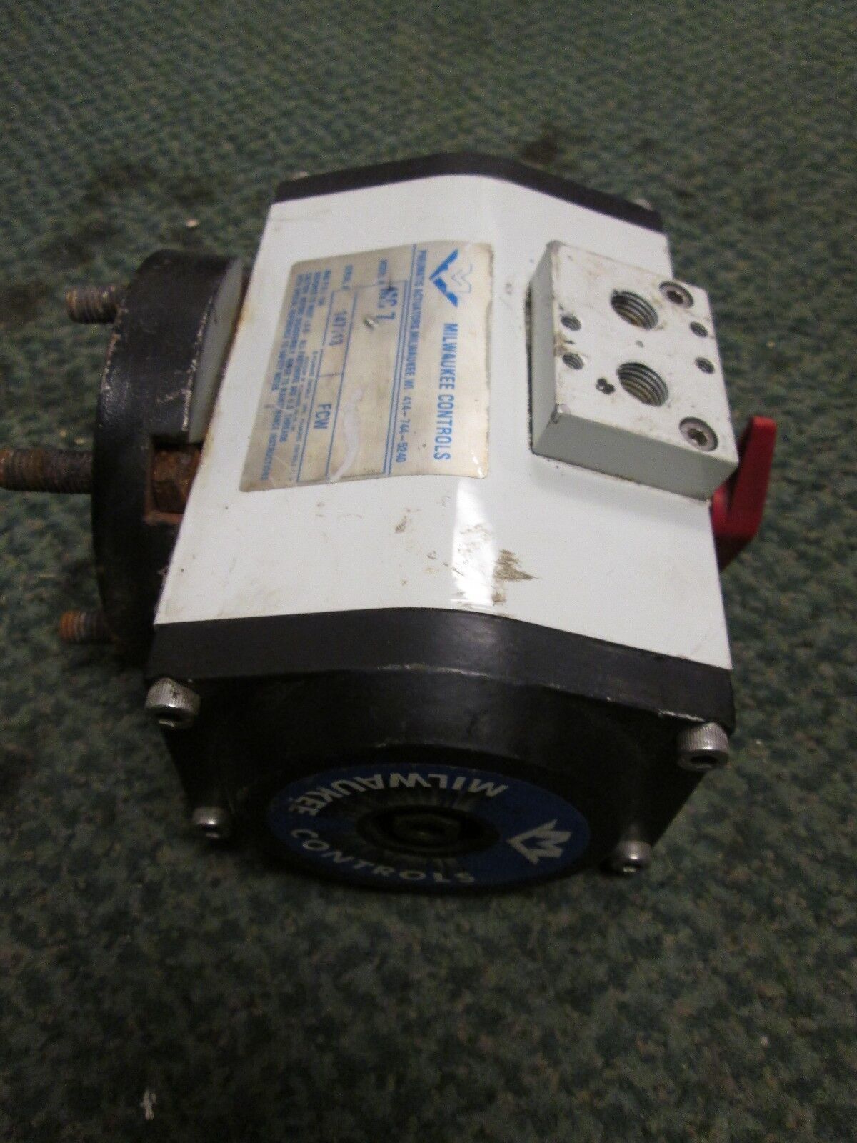Milwaukee Controls Pneumatic Actuator MC 7 150 PSI Max w/ base Used