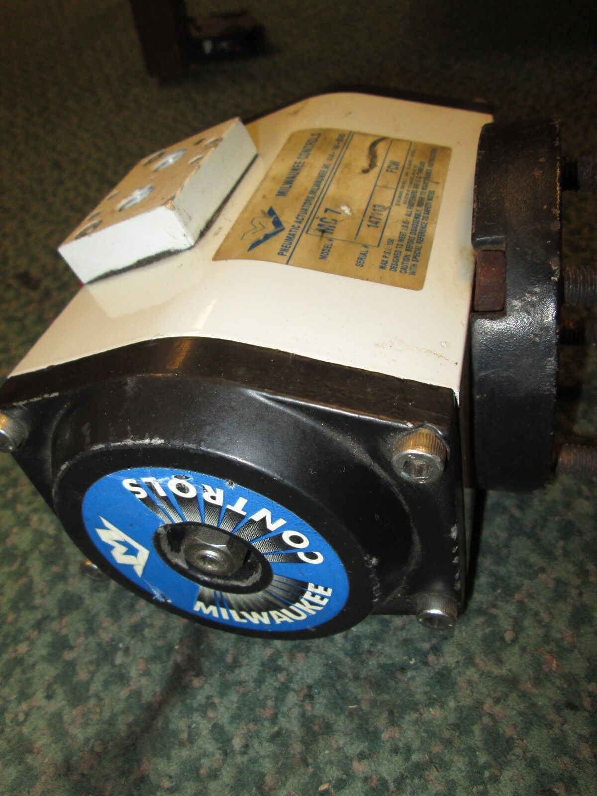 Milwaukee Controls Pneumatic Actuator MC 7 150 PSI Max w/ base Used