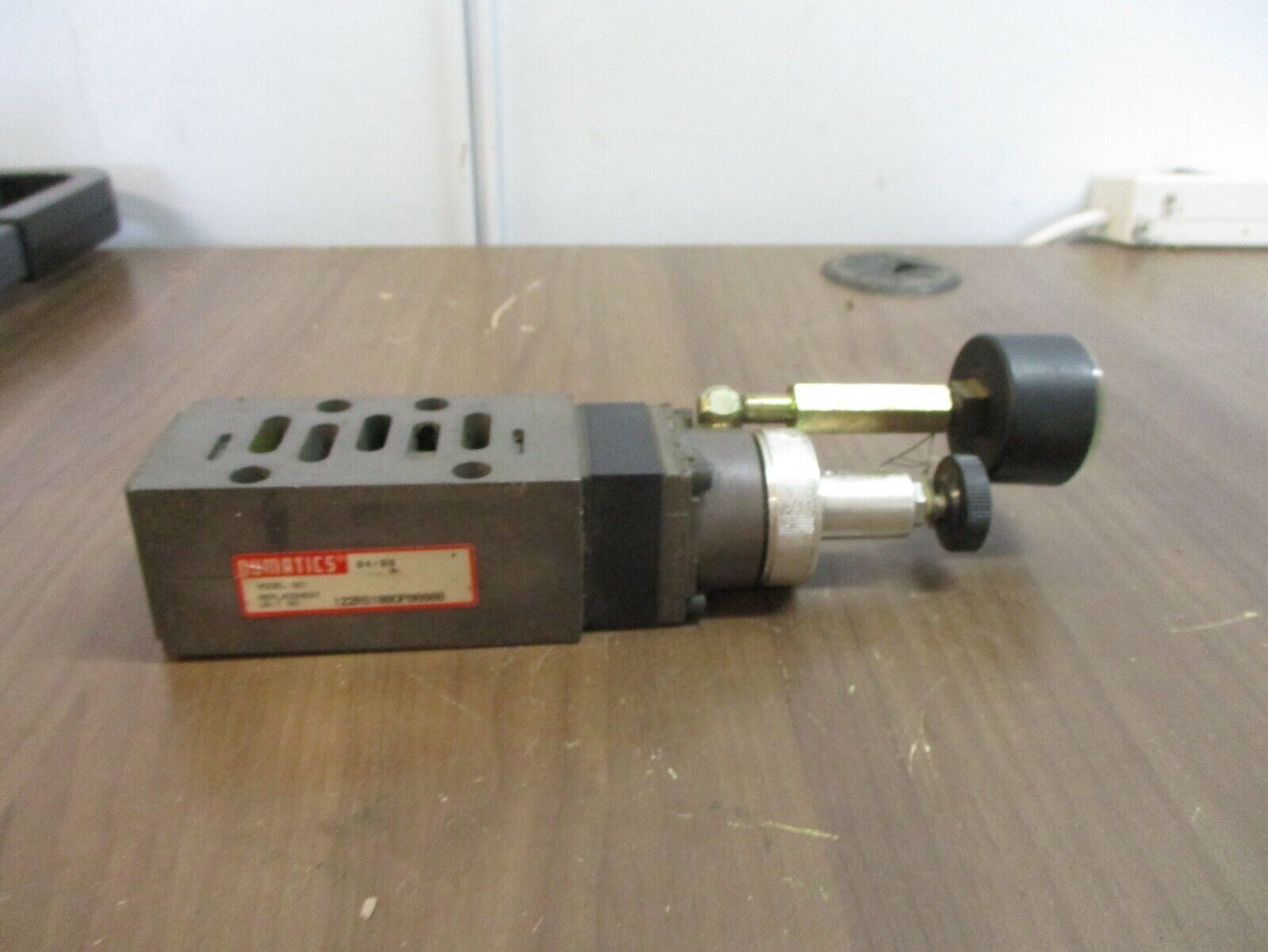 Numatics Regulator Valve I22RS100OP00000 w/ Gauge Used
