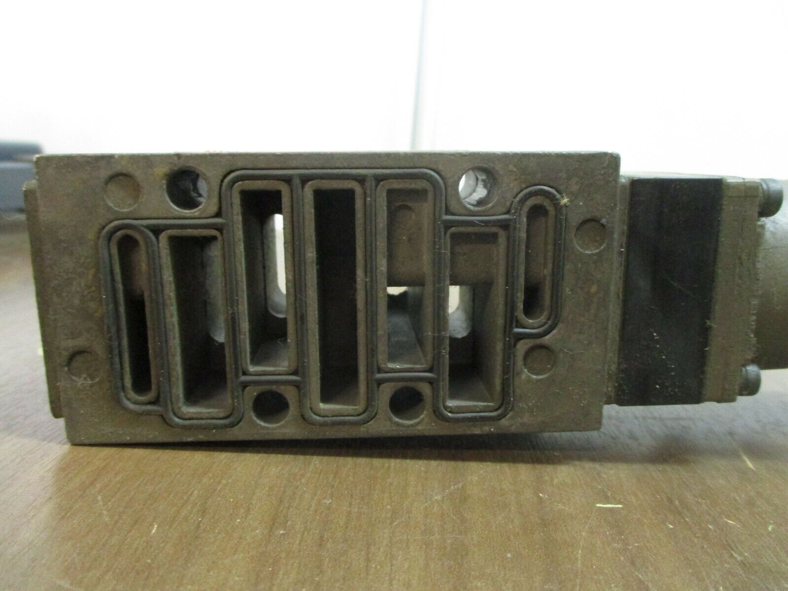 Numatics Regulator Valve I22RS100OP00000 w/ Gauge Used