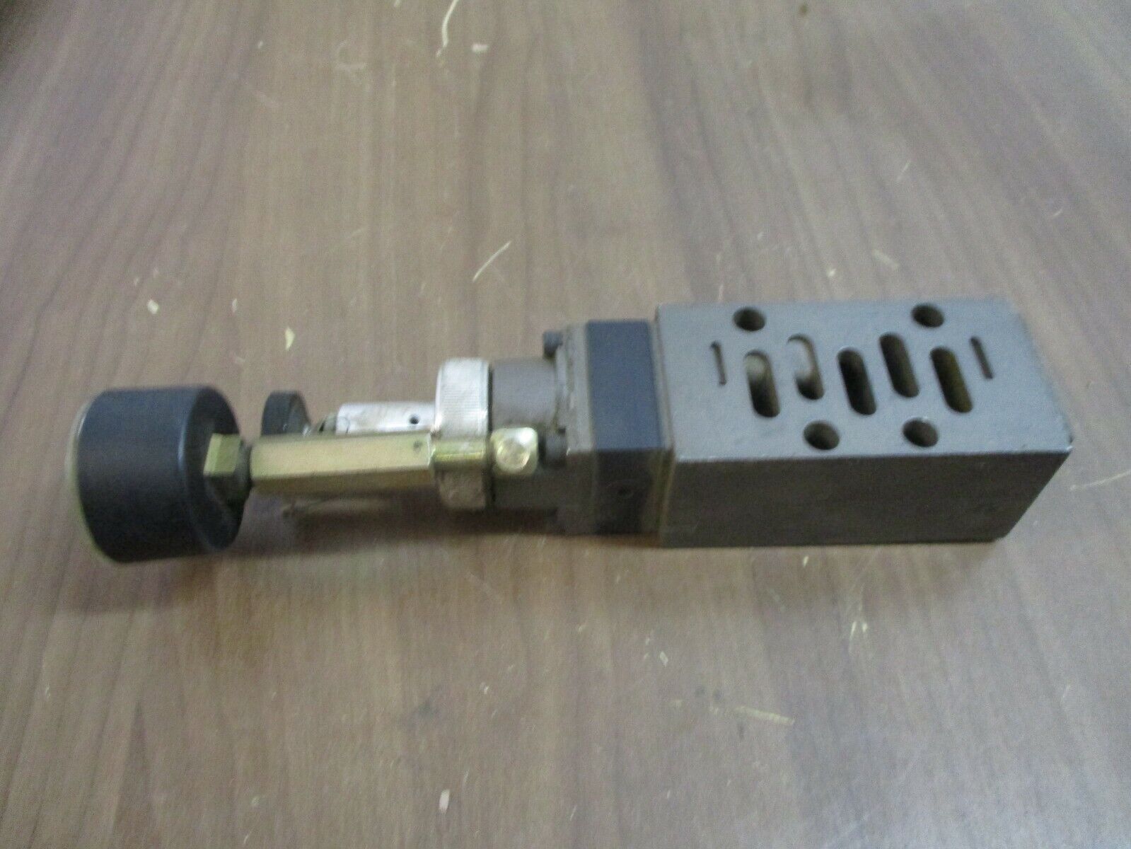 Numatics Regulator Valve I22RS100OP00000 w/ Gauge Used