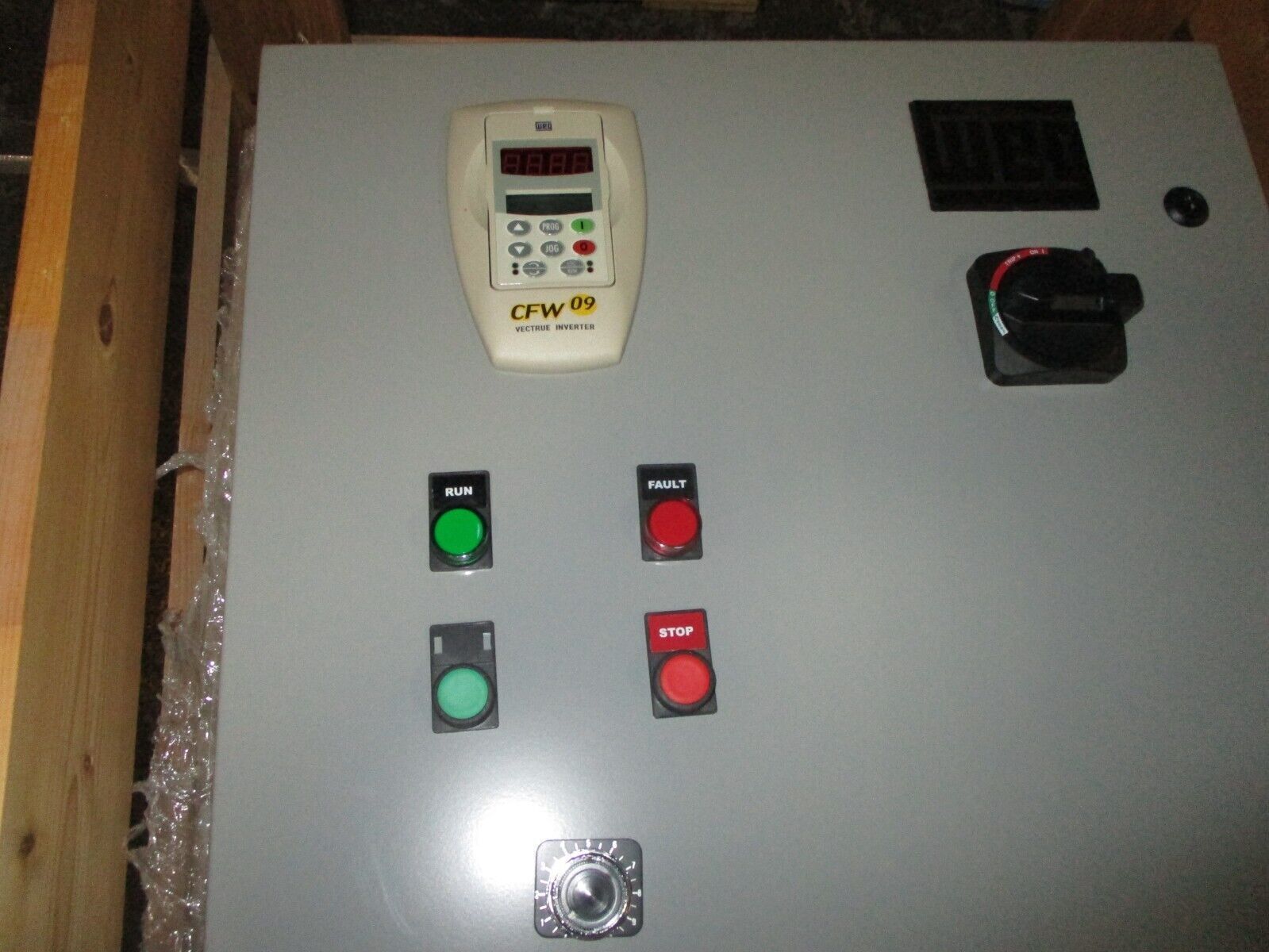WEG AC Drive CF-CUSTOM-00162 15HP Input: 460VAC 24A 60Hz Output: 460VAC 24A 60Hz