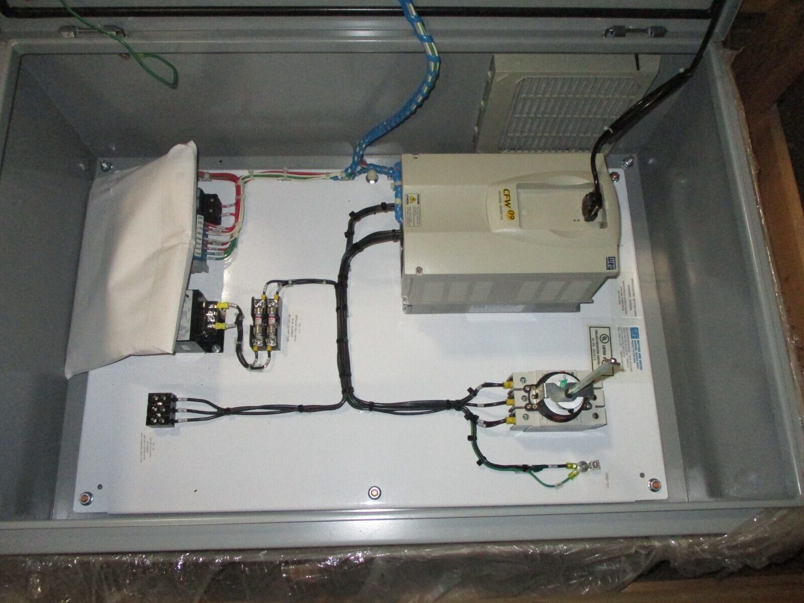 WEG AC Drive CF-CUSTOM-00162 15HP Input: 460VAC 24A 60Hz Output: 460VAC 24A 60Hz