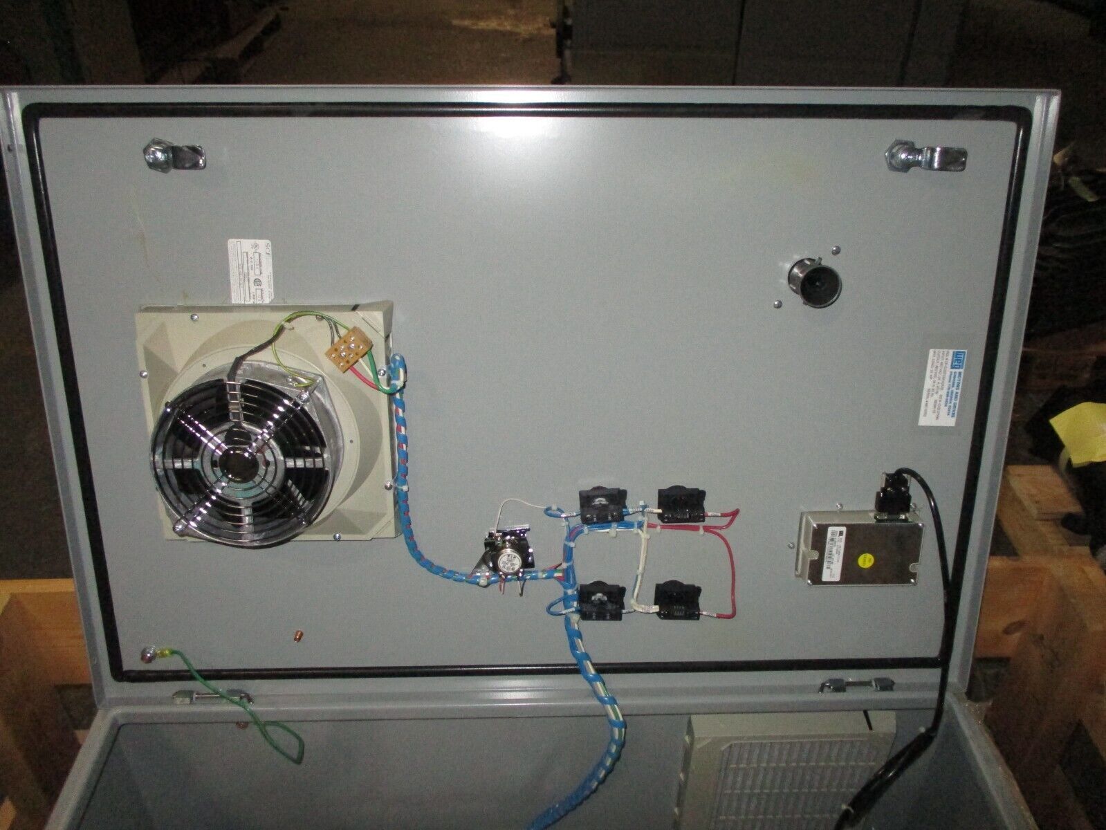 WEG AC Drive CF-CUSTOM-00162 15HP Input: 460VAC 24A 60Hz Output: 460VAC 24A 60Hz
