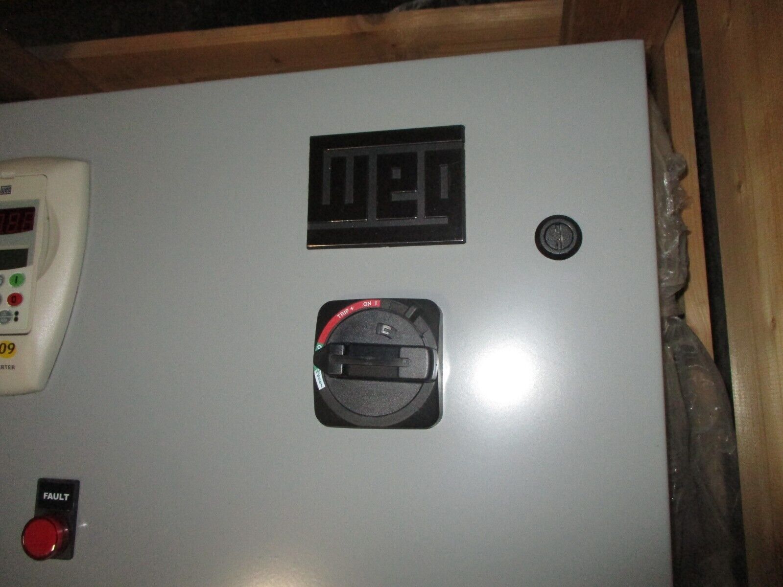 WEG AC Drive CF-CUSTOM-00162 15HP Input: 460VAC 24A 60Hz Output: 460VAC 24A 60Hz