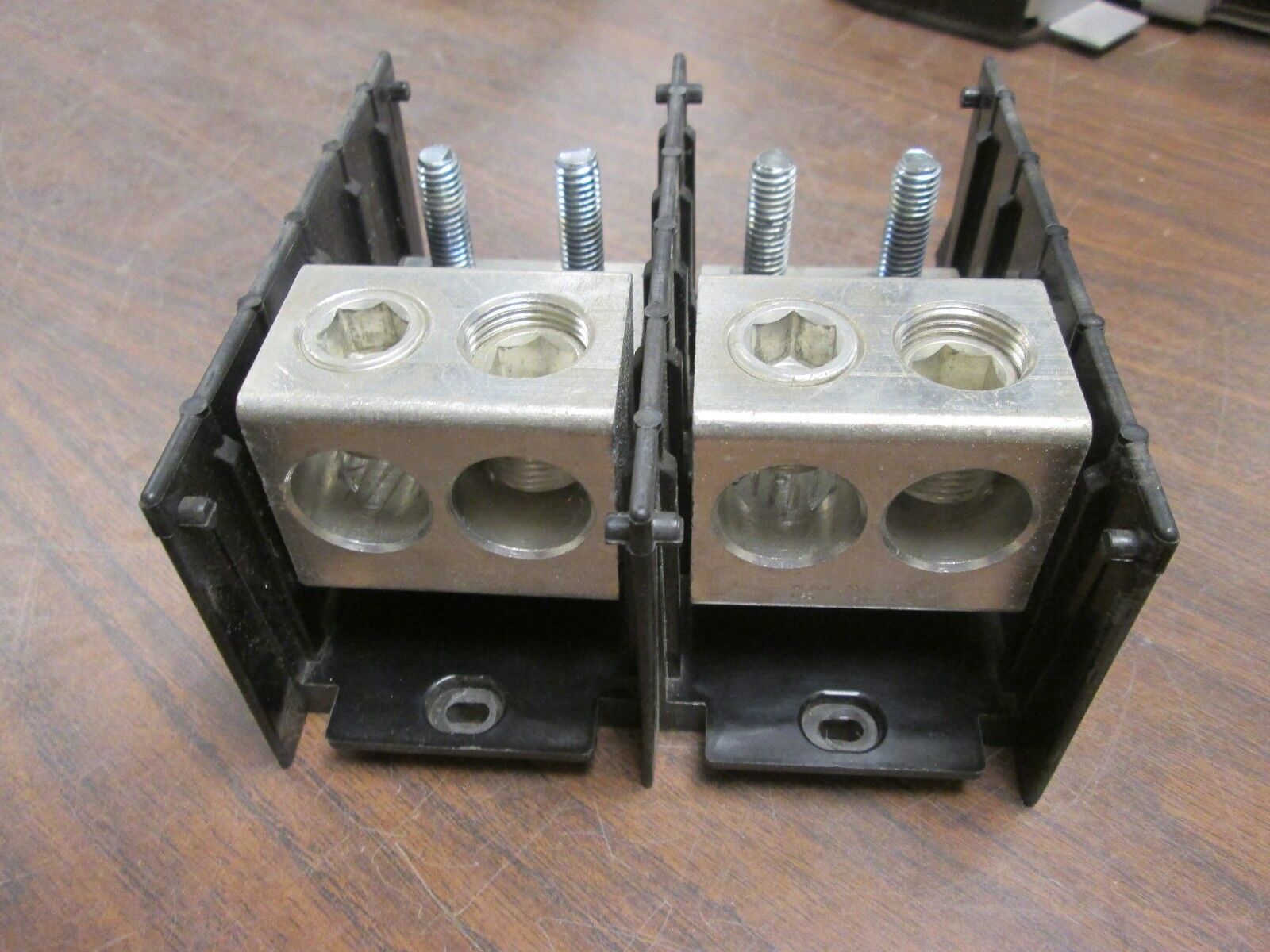 Buss Power Distribution Block 16582-2 760A 600V 2P *Chipped Corner* Used