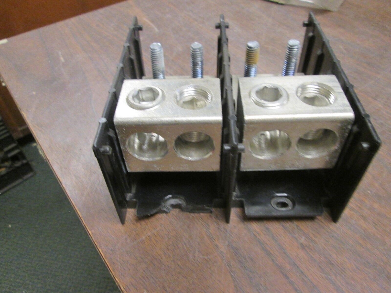 Buss Power Distribution Block 16582-2 760A 600V 2P *Chipped* Used