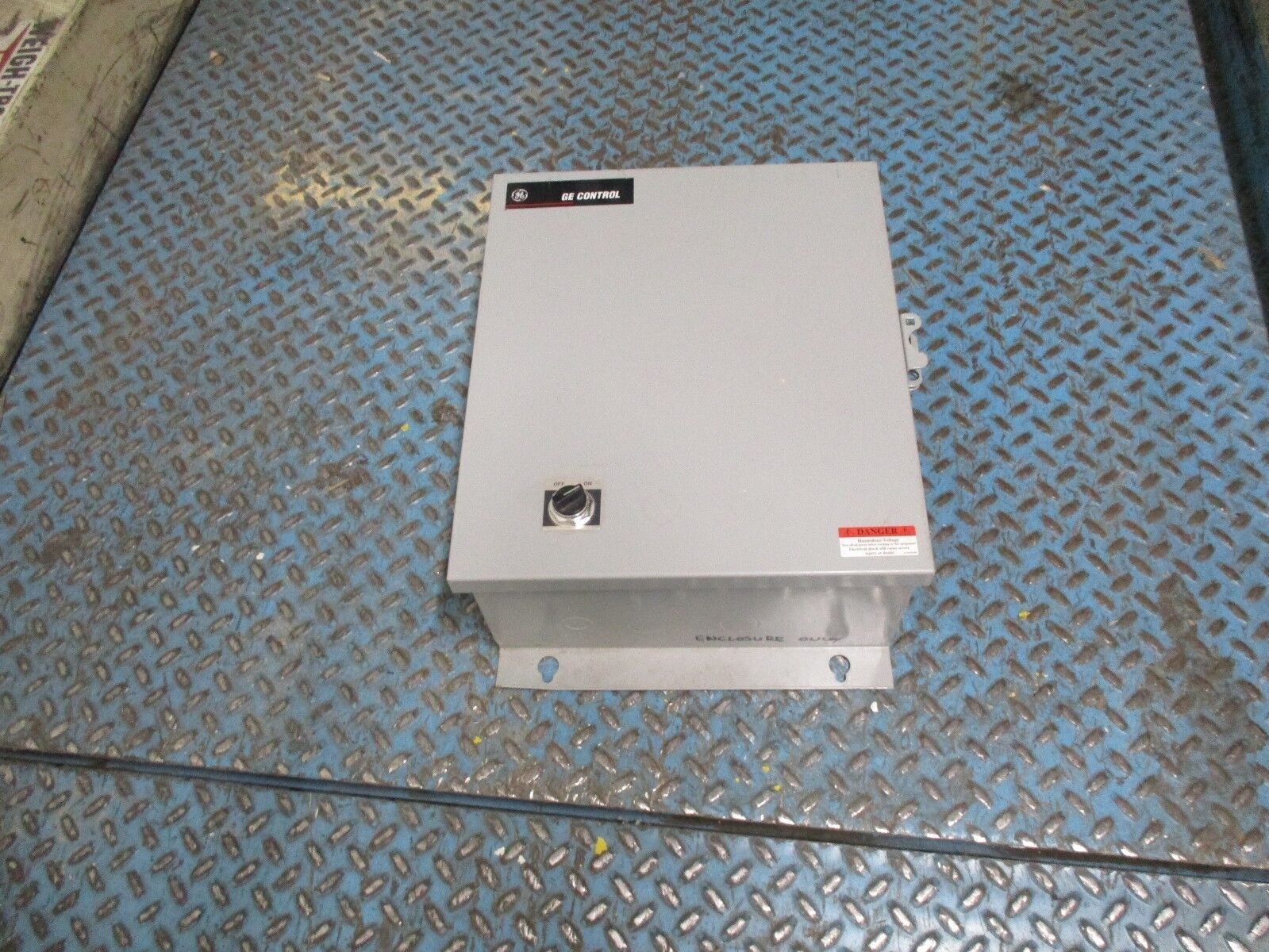 GE Lighting Contactor Enclosure Size: 18 x 15 x 6" Used