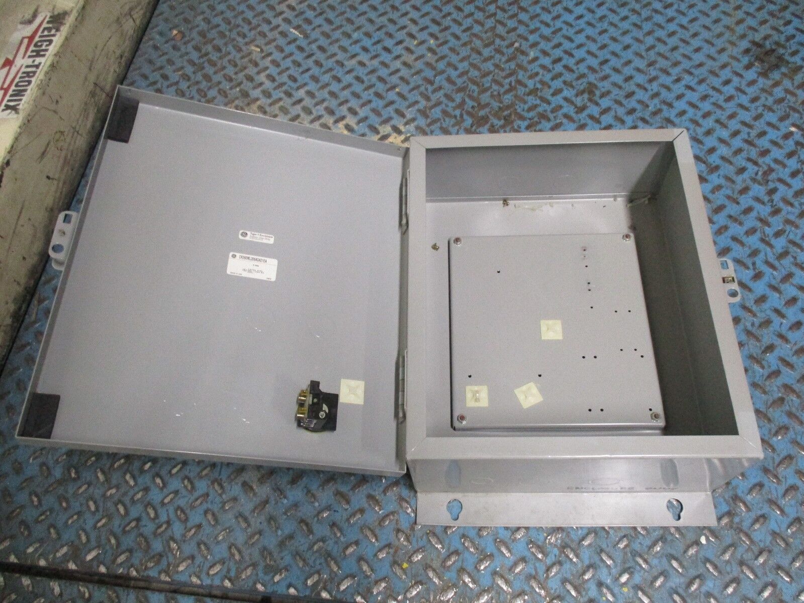 GE Lighting Contactor Enclosure Size: 18 x 15 x 6" Used