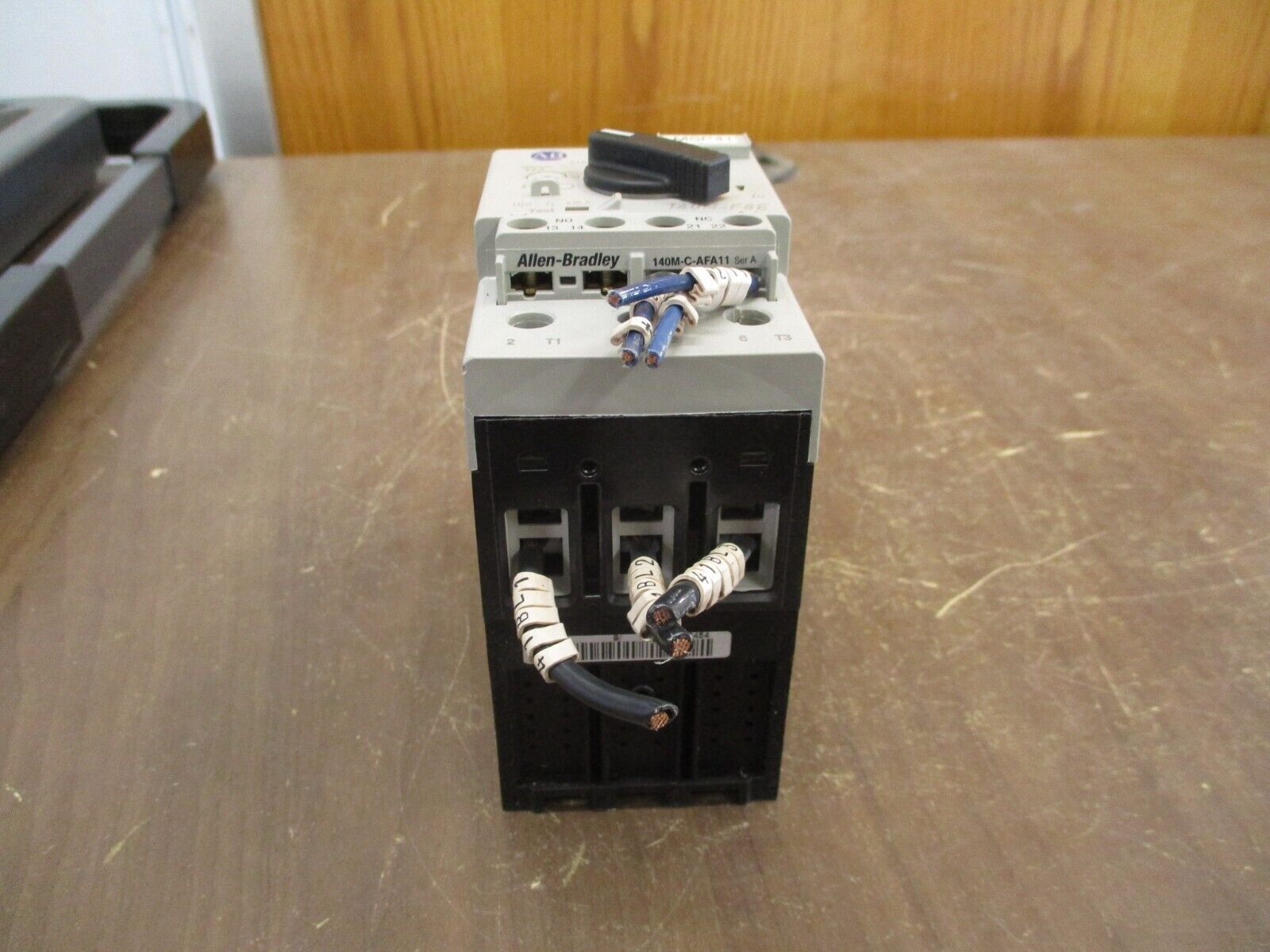 Allen-Bradley Motor Protector 140M-F8E-C32 Ser. C Trip: 23-32A Used