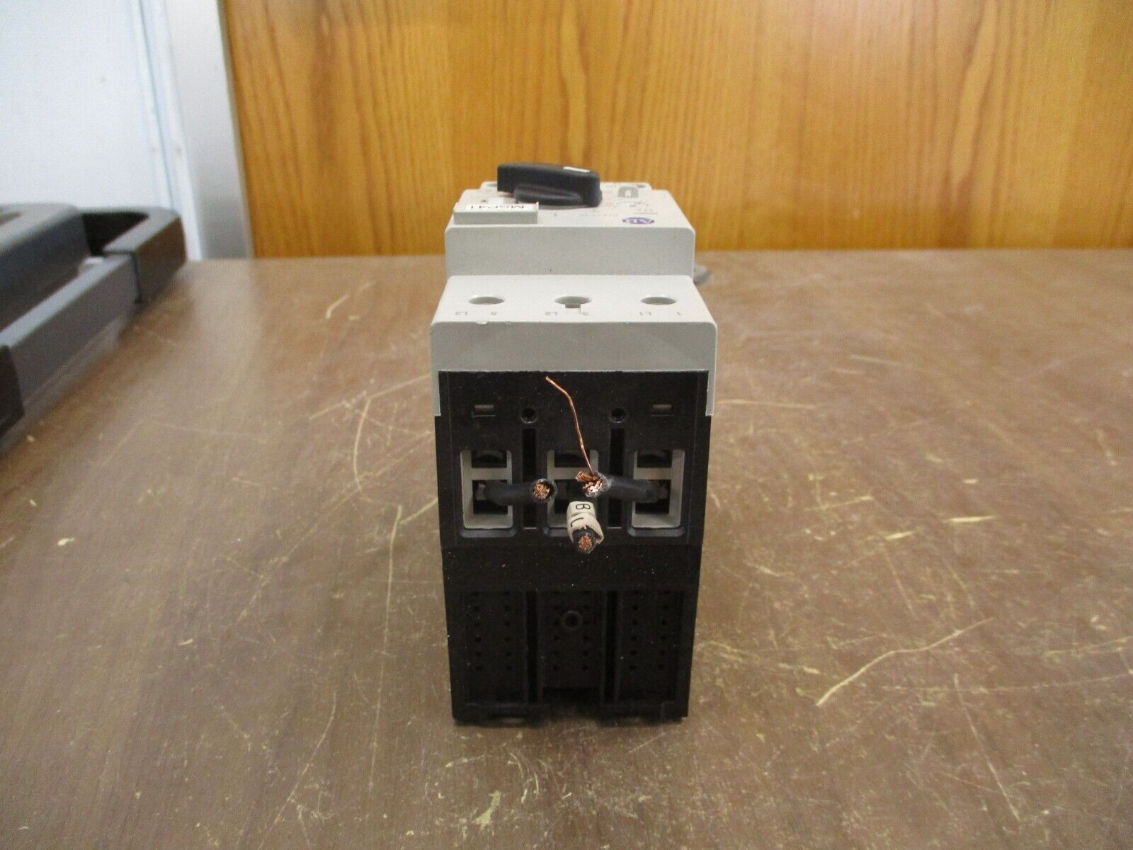 Allen-Bradley Motor Protector 140M-F8E-C32 Ser. C Trip: 23-32A Used