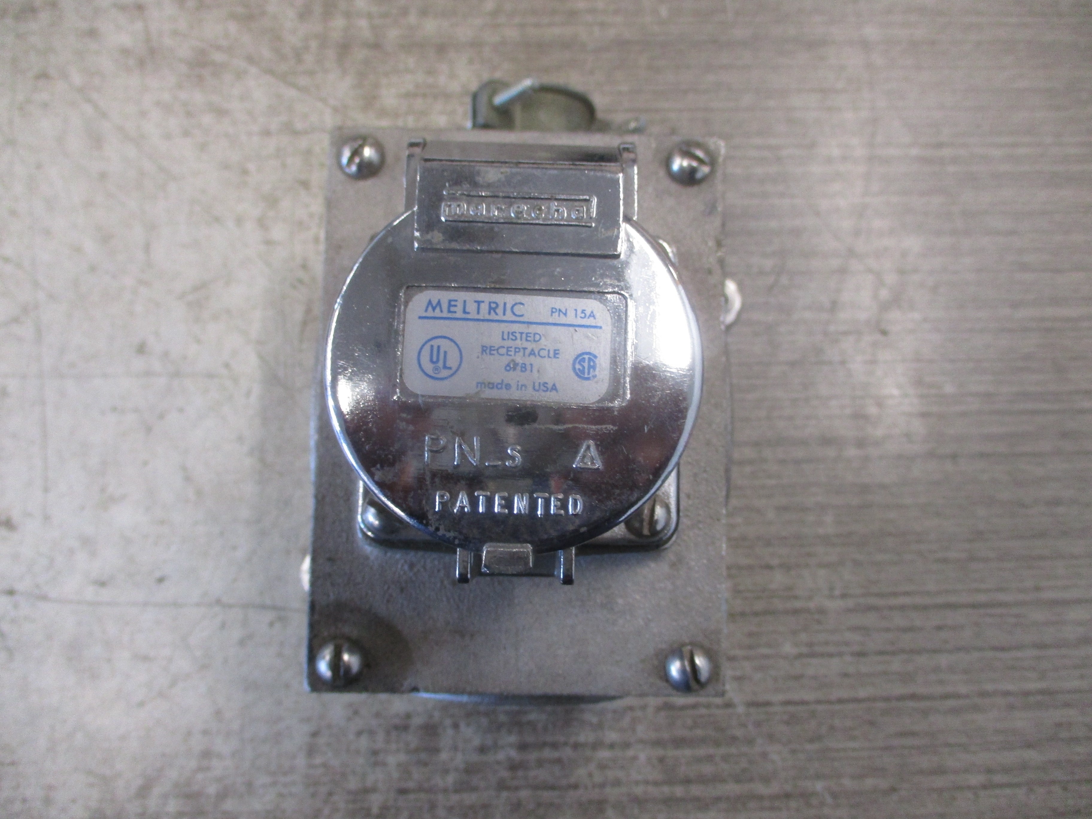 Meltric Receptacle w/Base 09-20164-S 15A 208/220V 60/50Hz *Missing Latch* Used