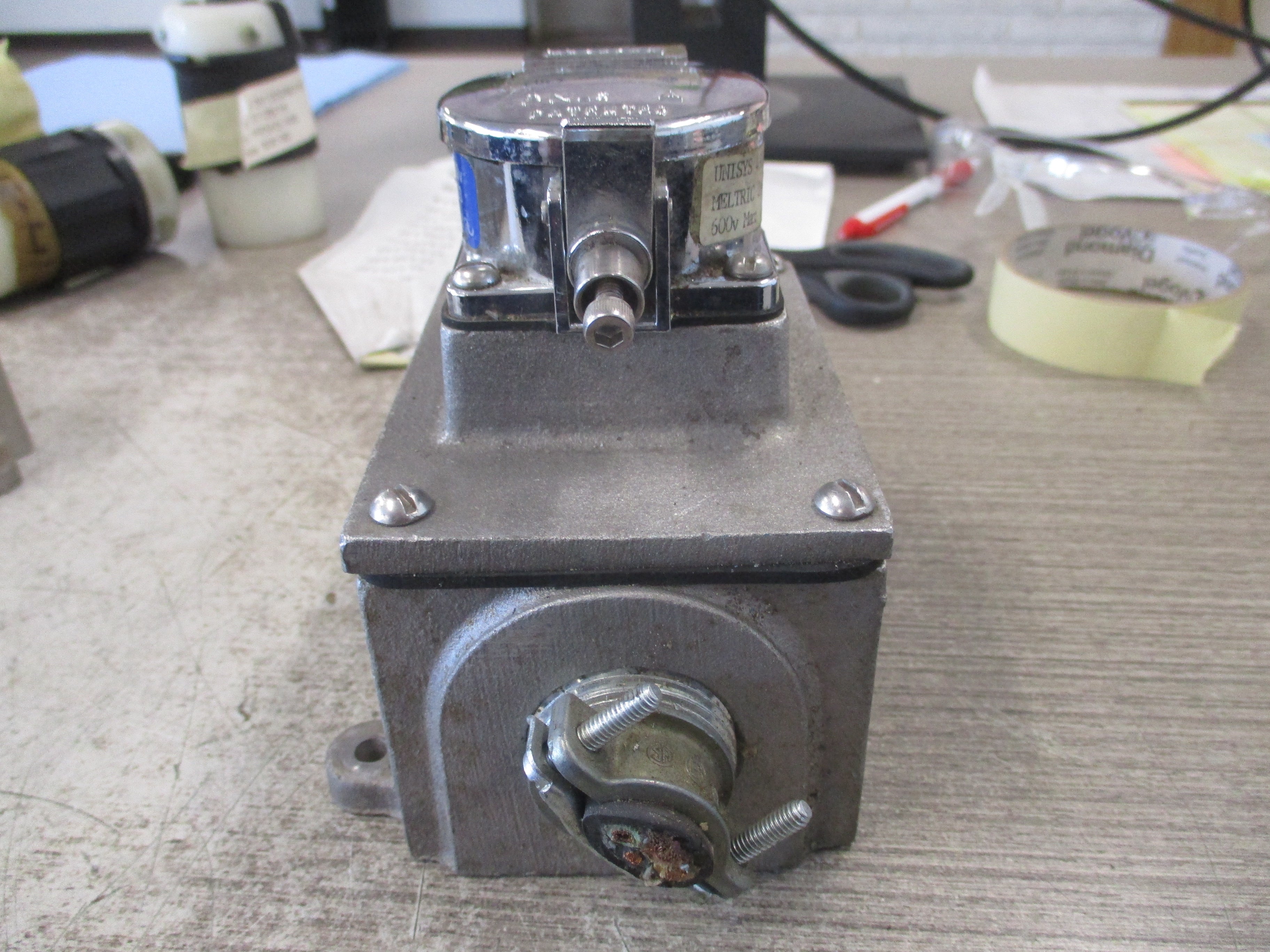 Meltric Receptacle w/Base 09-20033-S-DP 15A 600V Used