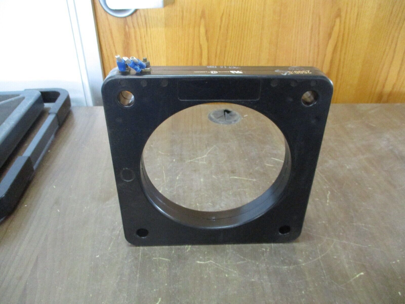 Cutler-Hammer Current Transformer 7525A36G12 Ratio 2500:5A 600V 50-400Hz Used