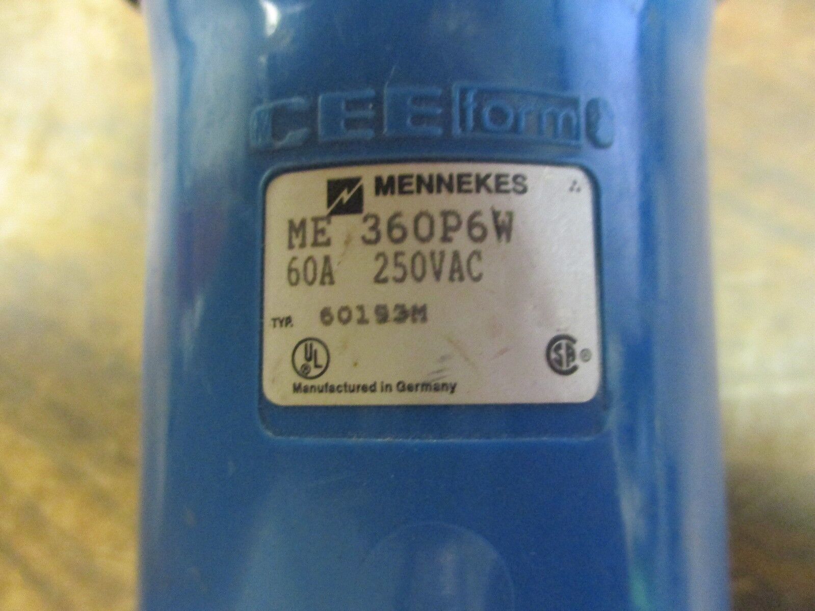 Mennekes Plug ME360P6W 60A 250VAC 2P 3W *No End* Used