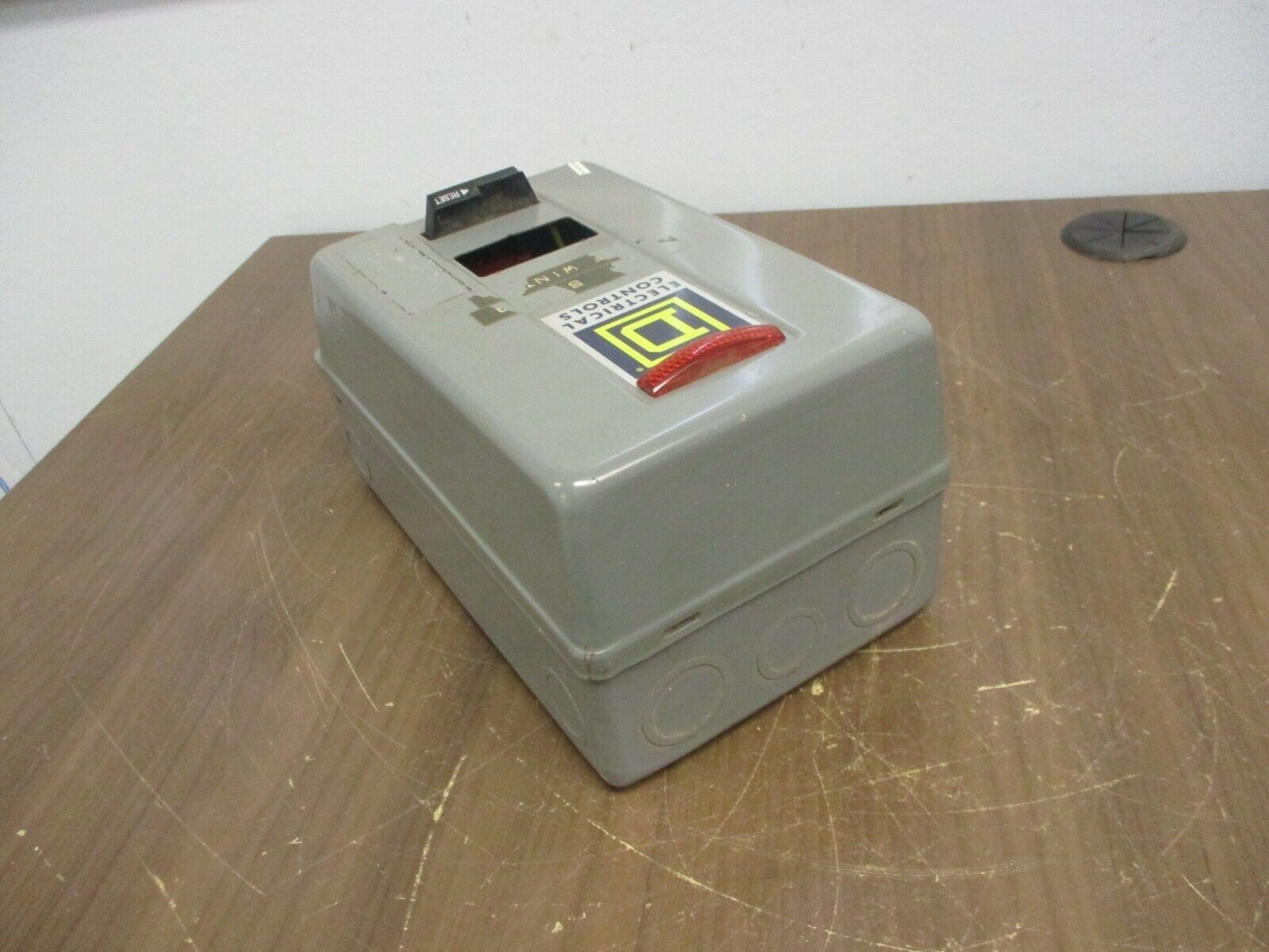 Square D Enclosed Starter 8536 SBG2 Ser. A 120V Coil 600V Type 1 Enclosure Used
