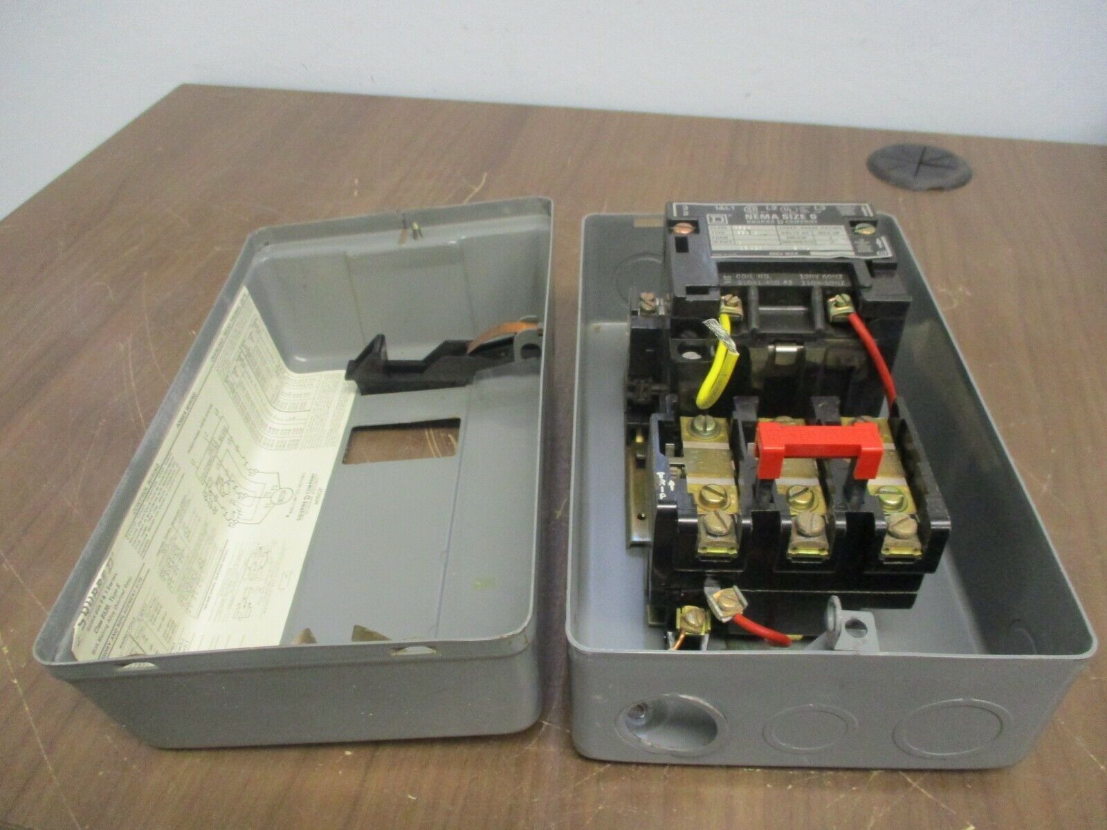 Square D Enclosed Starter 8536 SBG2 Ser. A 120V Coil 600V Type 1 Enclosure Used