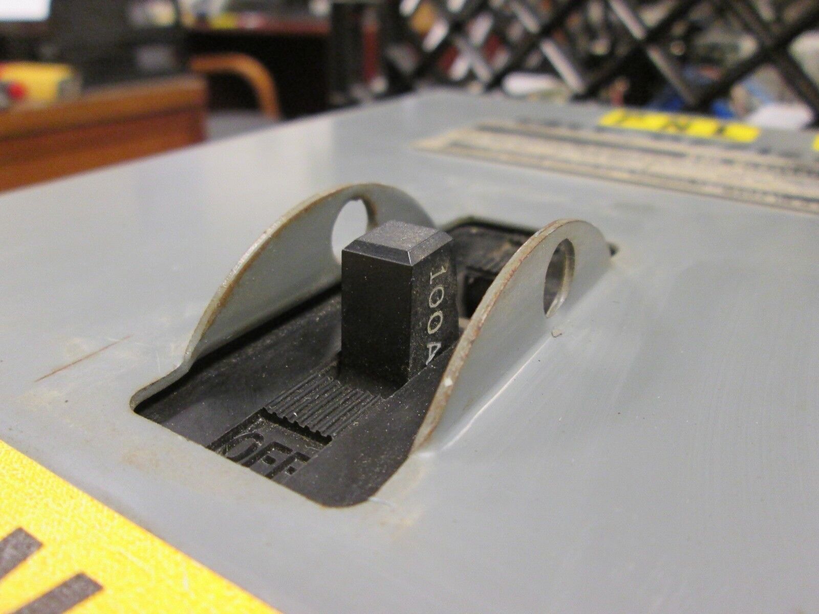 Westinghouse Circuit Breaker Enclosure 654D118G08 E311 Model SEH 100A breaker