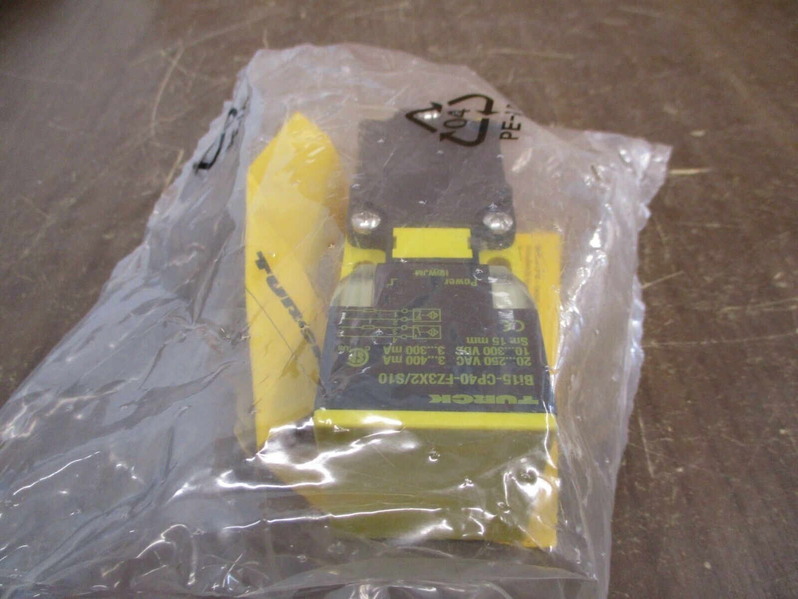 Turck Inductive Sensor 13410 Type Bi15-CP40-FZ3X2/S10 New Surplus