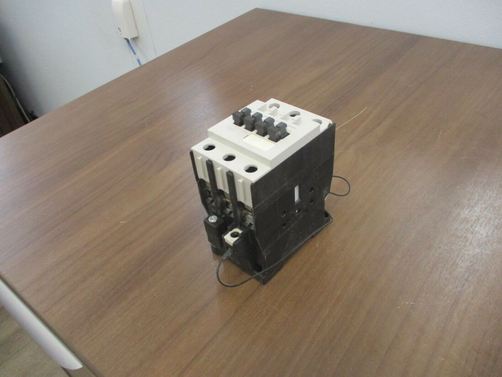 Siemens Contactor 3TF3500-0A 230V Coil 55A 600V *Chipped Corner* Used