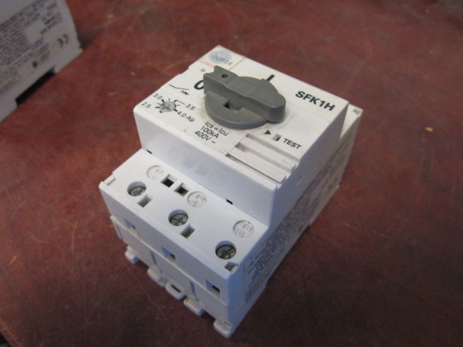 GE Manual Motor Starter SFK1H Range: 2.5 - 4A Used