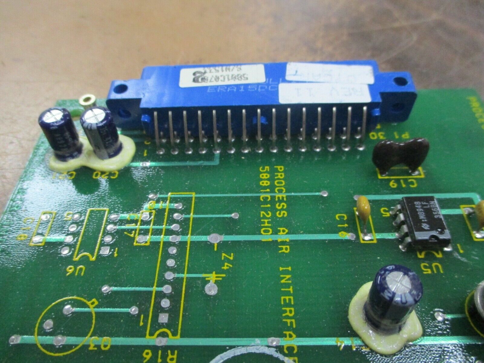 Allen-Bradley Process Air Interface Board 5881C12H01 Rev. 2 Used