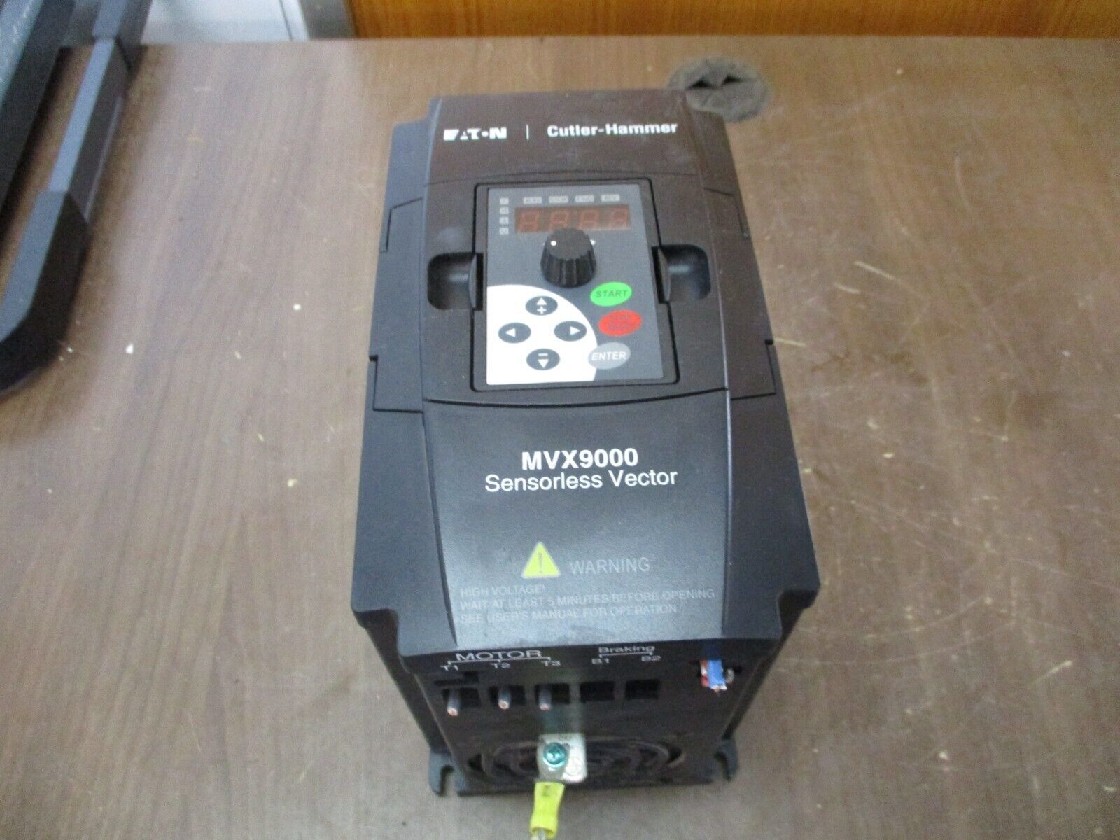 Eaton MVX9000 Sensorless Vector AC Drive MVX005A0-4 5HP 3Ph w/ Keypad Used