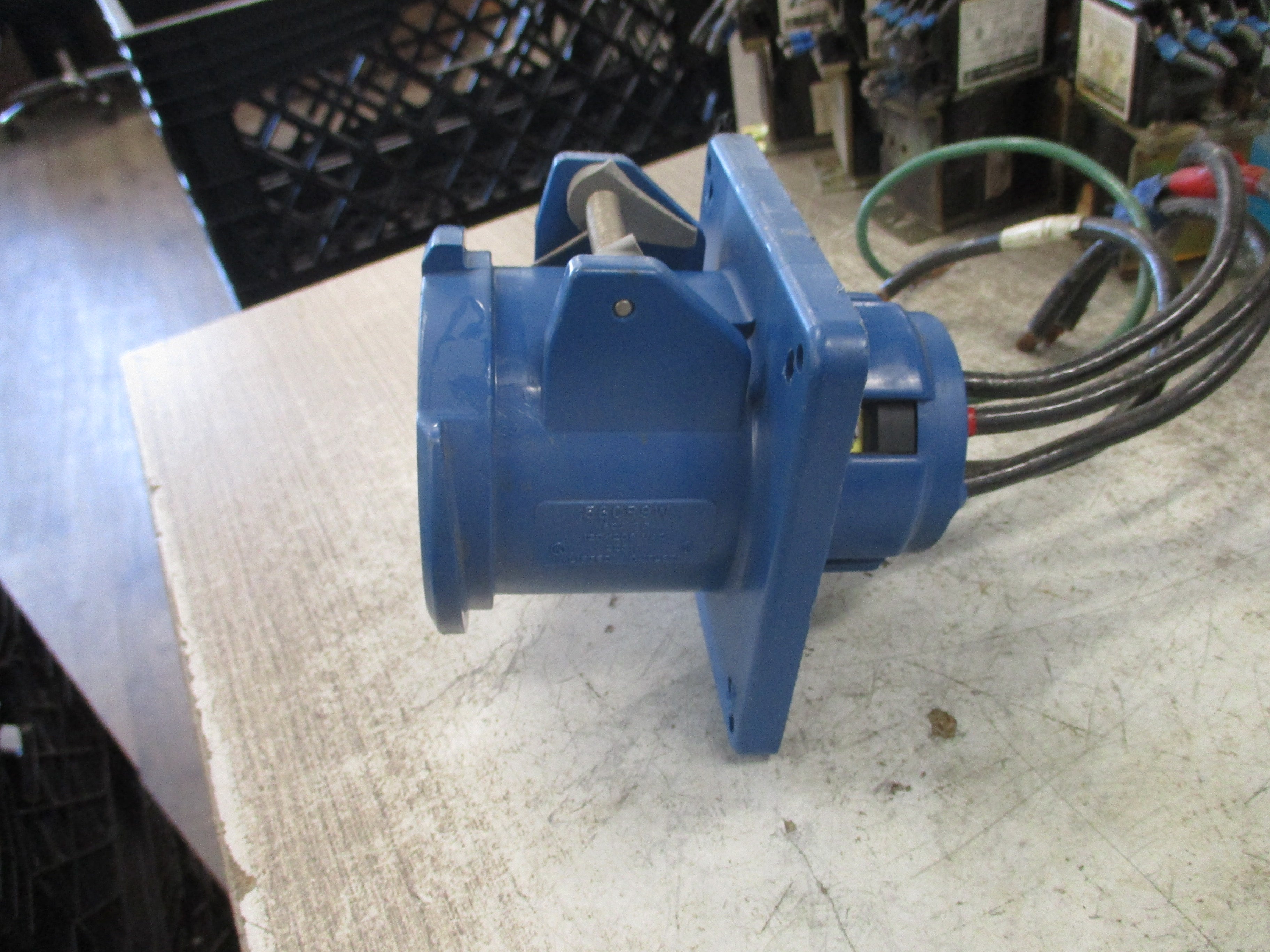 Hubbell Receptacle 560R9W 60A 120/208VAC 4P 5W 3Ph **No Cap** Used