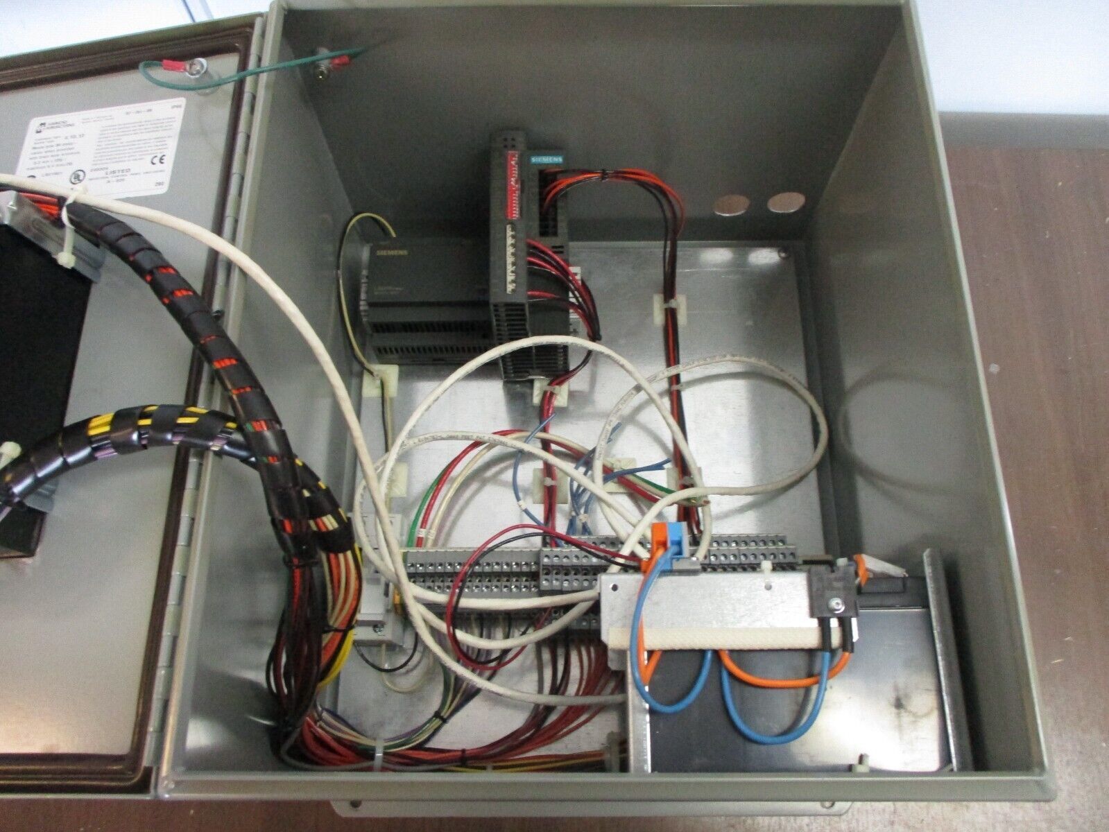 Siemens ION Advanced Data Concentrator 9510DC-2RTU-GCZA Type 12 Enclosure Used