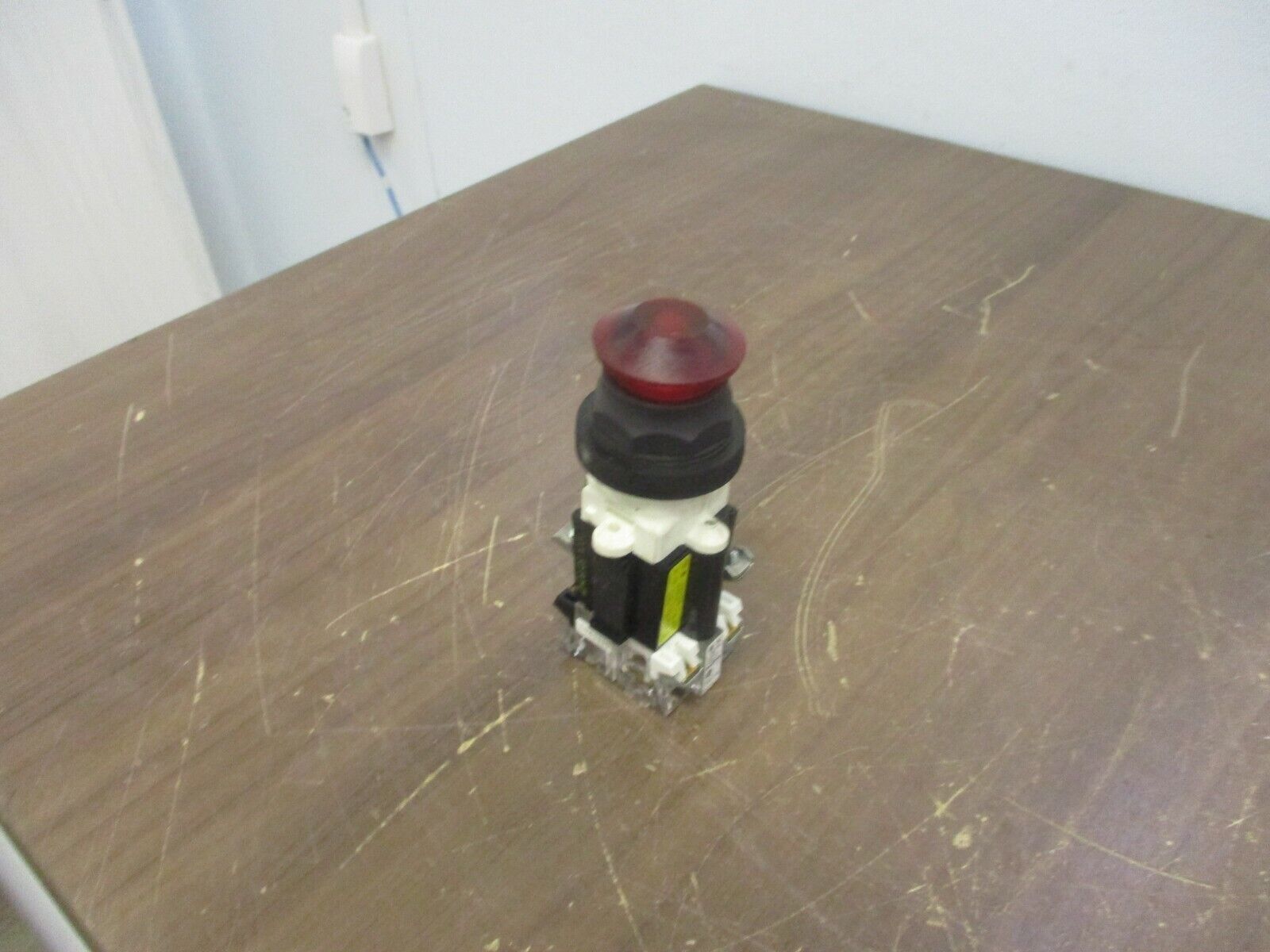 Westinghouse Illuminated Push Button PB1T5B Model B 120V 60Hz Red Used