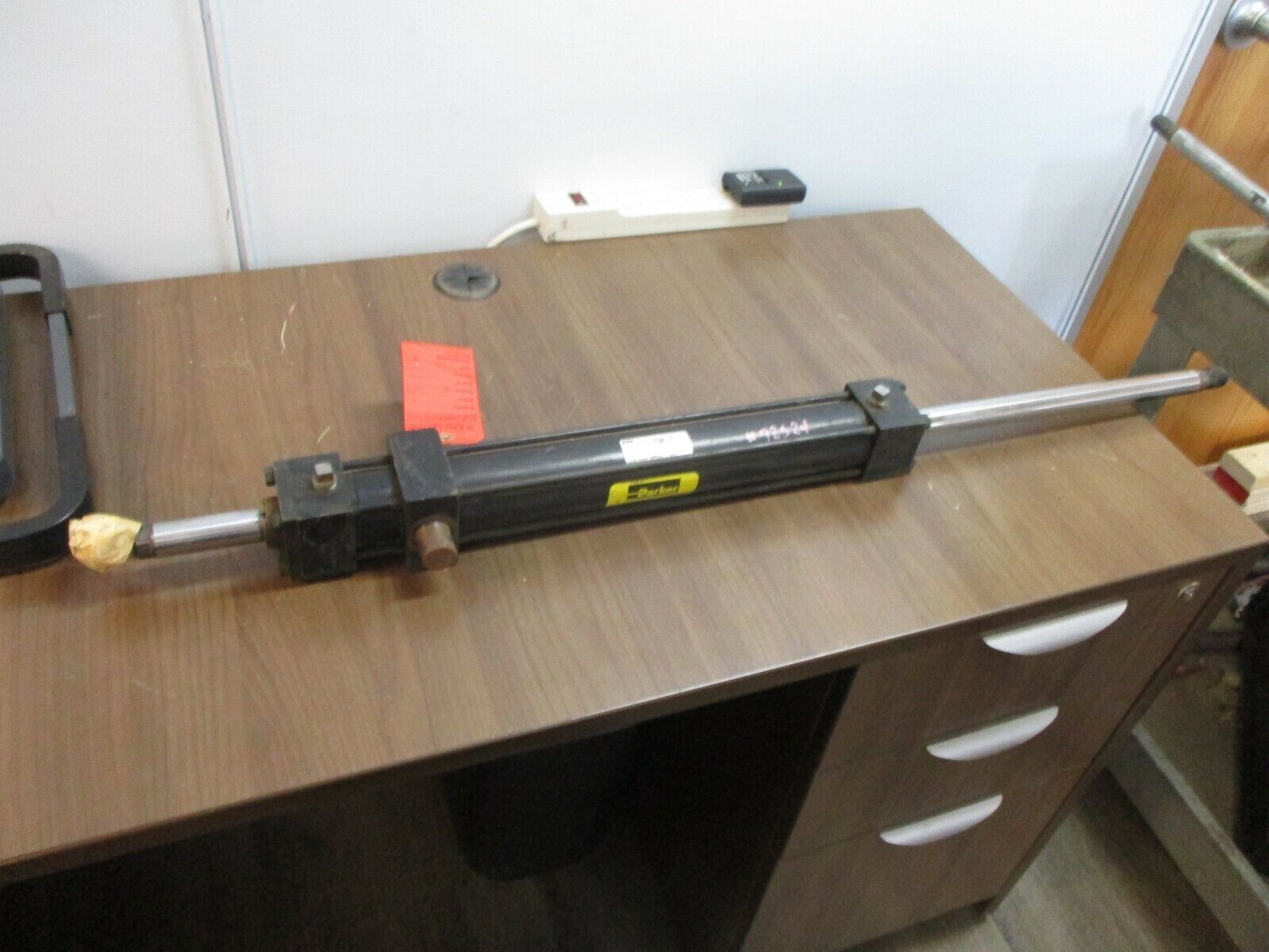 Parker Series 2A Air Cylinder 02.00 KDD2AU34A34A 250PSI Used