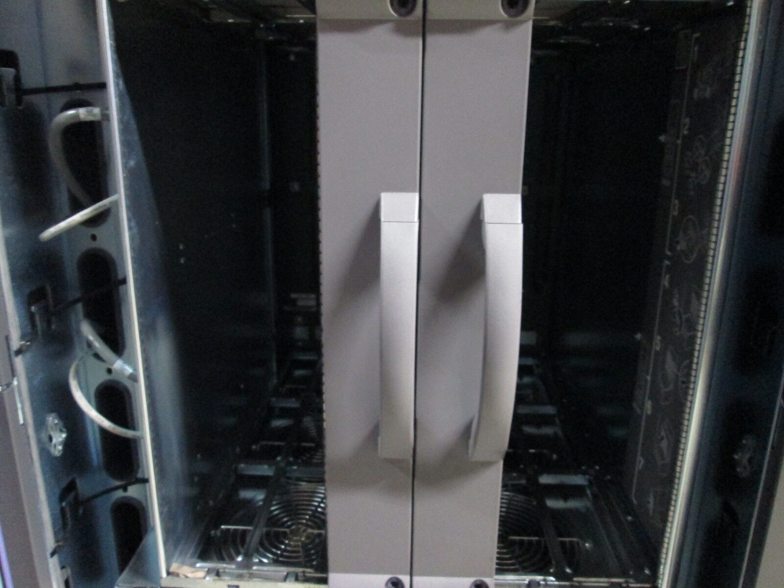 Sun Microsystems Sun Fire E6900 Server Rack No CPU/Memory Uniboards Used