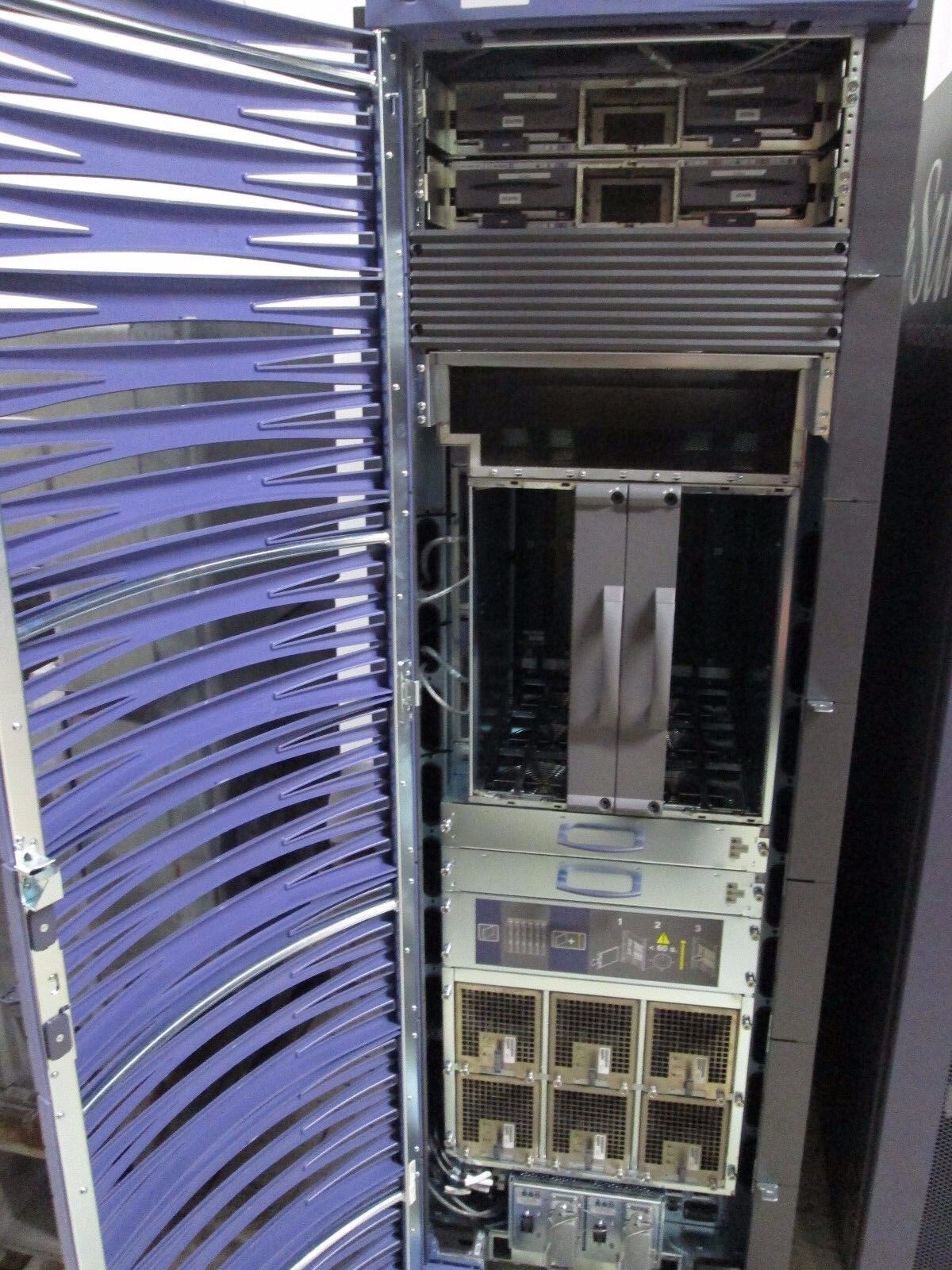 Sun Microsystems Sun Fire E6900 Server Rack No CPU/Memory Uniboards Used