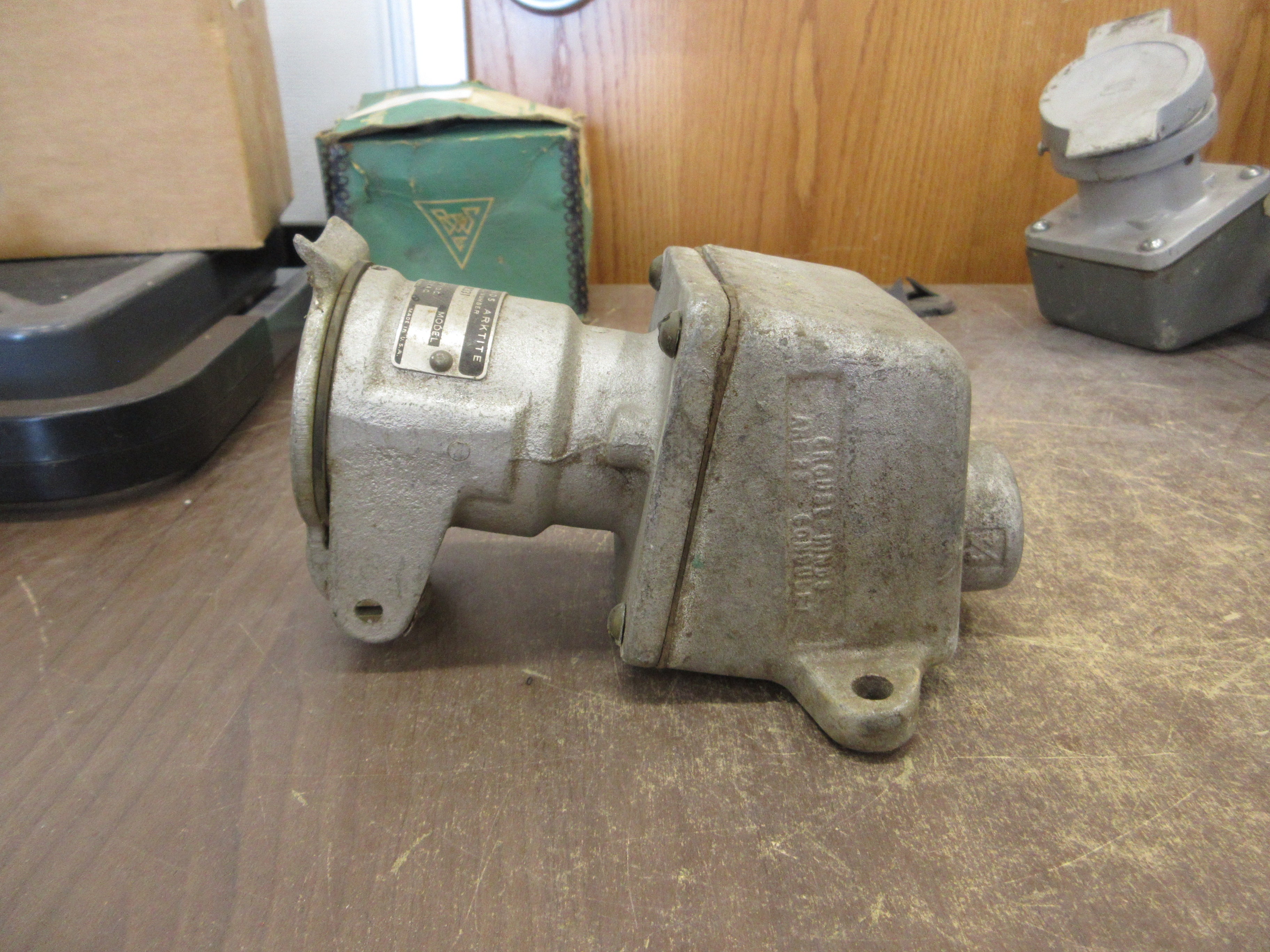 Crouse-Hinds Receptacle AR331 30A 600V 3W 3P Used