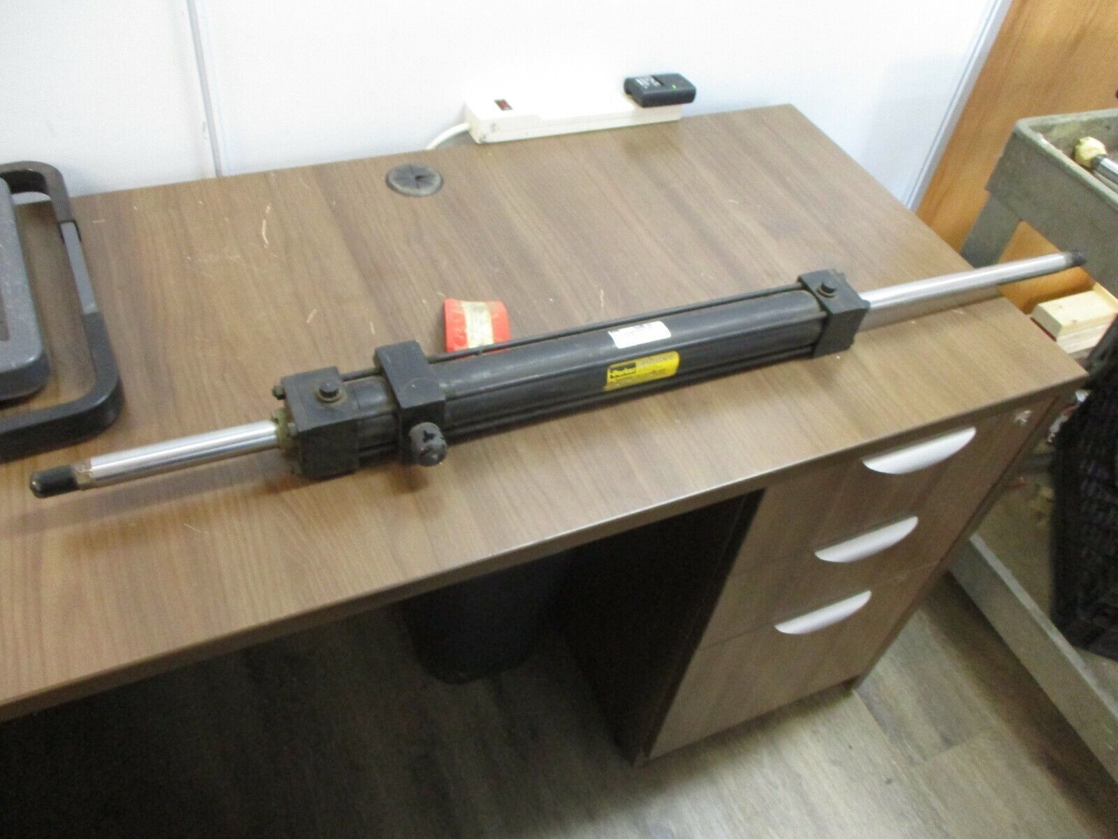 Parker Series 2A Air Cylinder 02.00 KDD2AU34A34A 18.000 250PSI Used