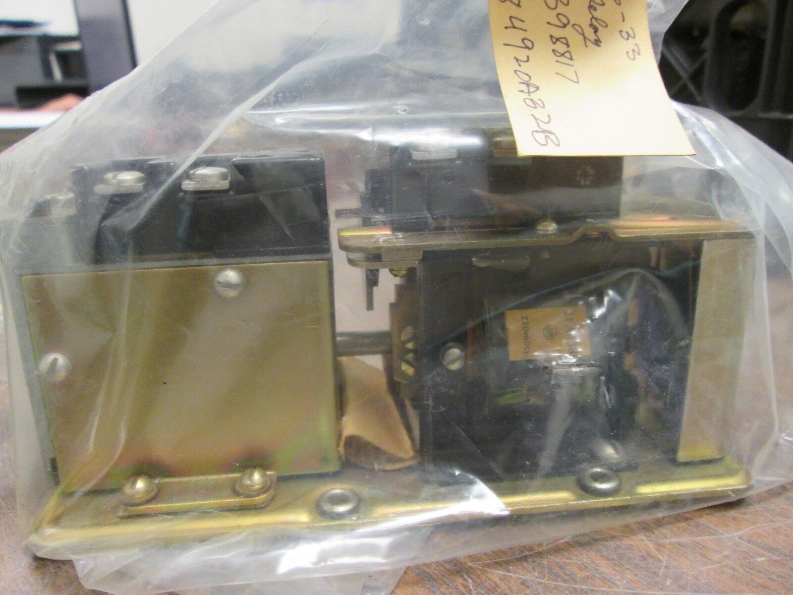 Allen-Bradley Pneumatic Timing Relay 849Z0A331B Style: BX 10A 600V Used
